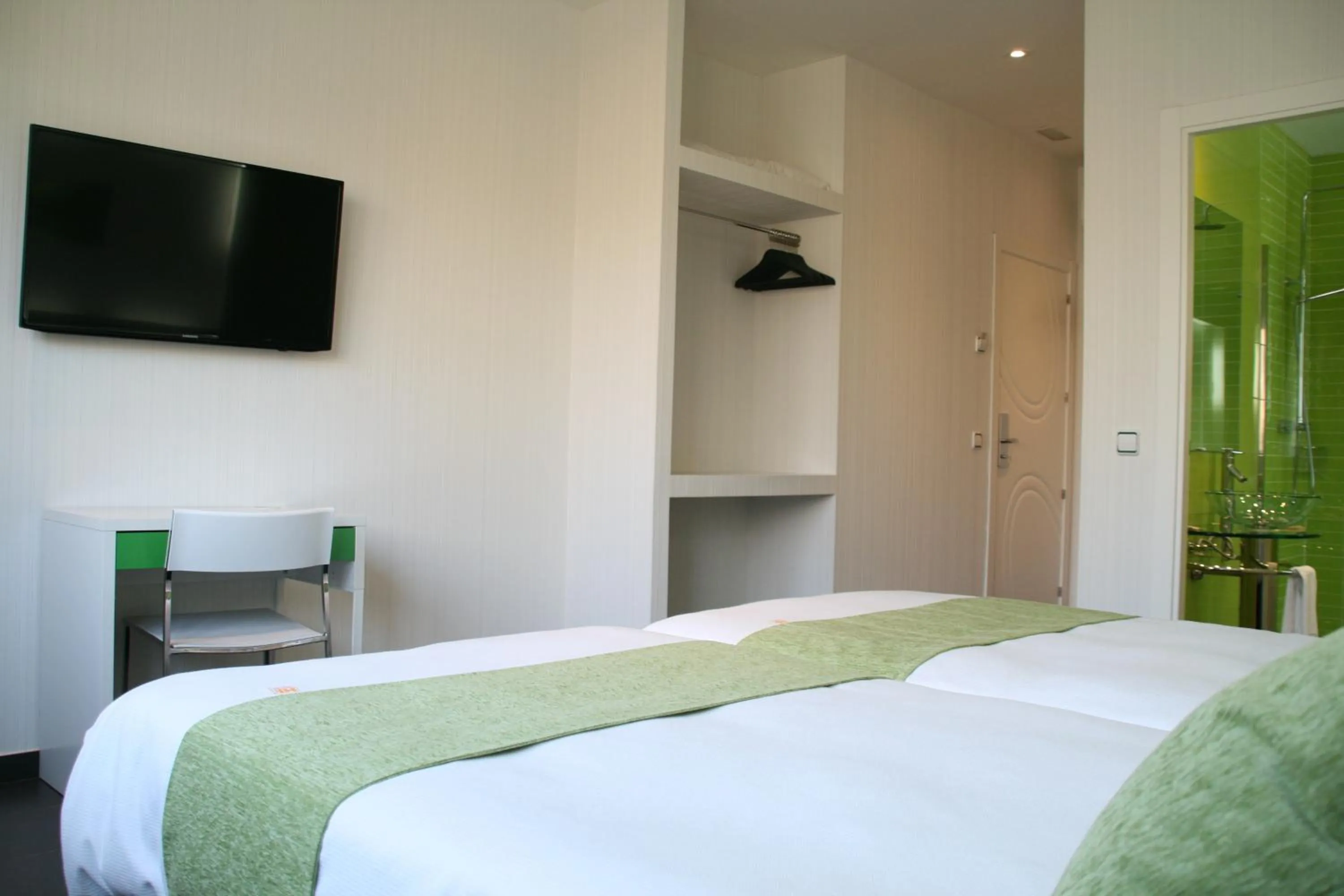 Photo of the whole room, Bed in Hotel Indiana