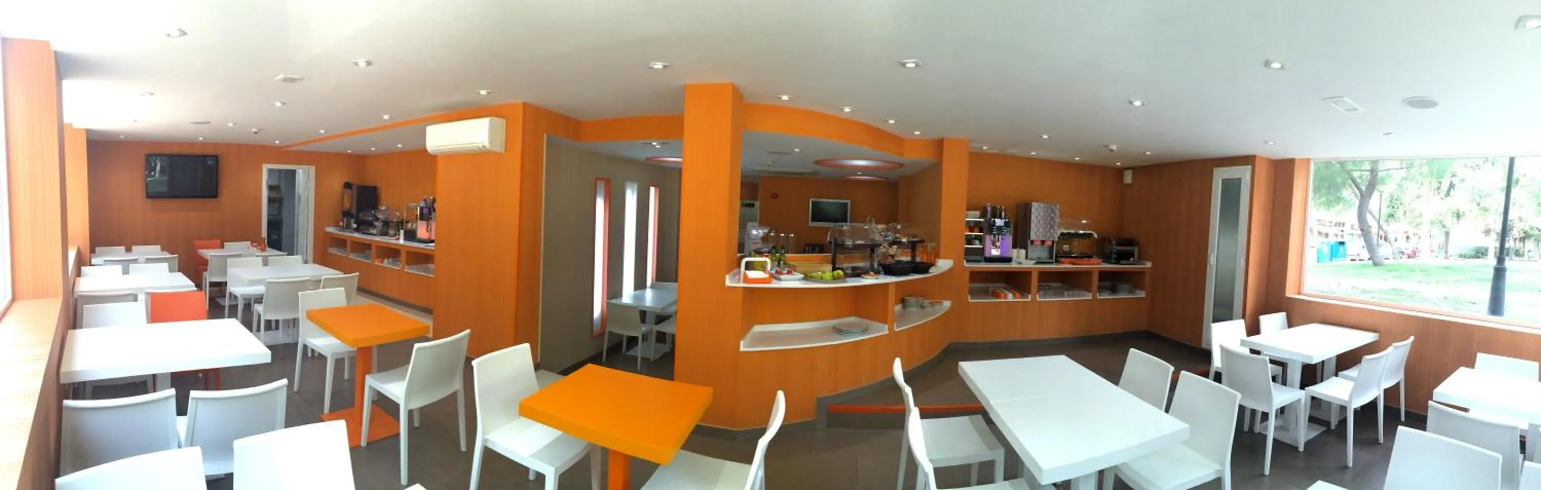 Food and drinks in Hotel Indiana