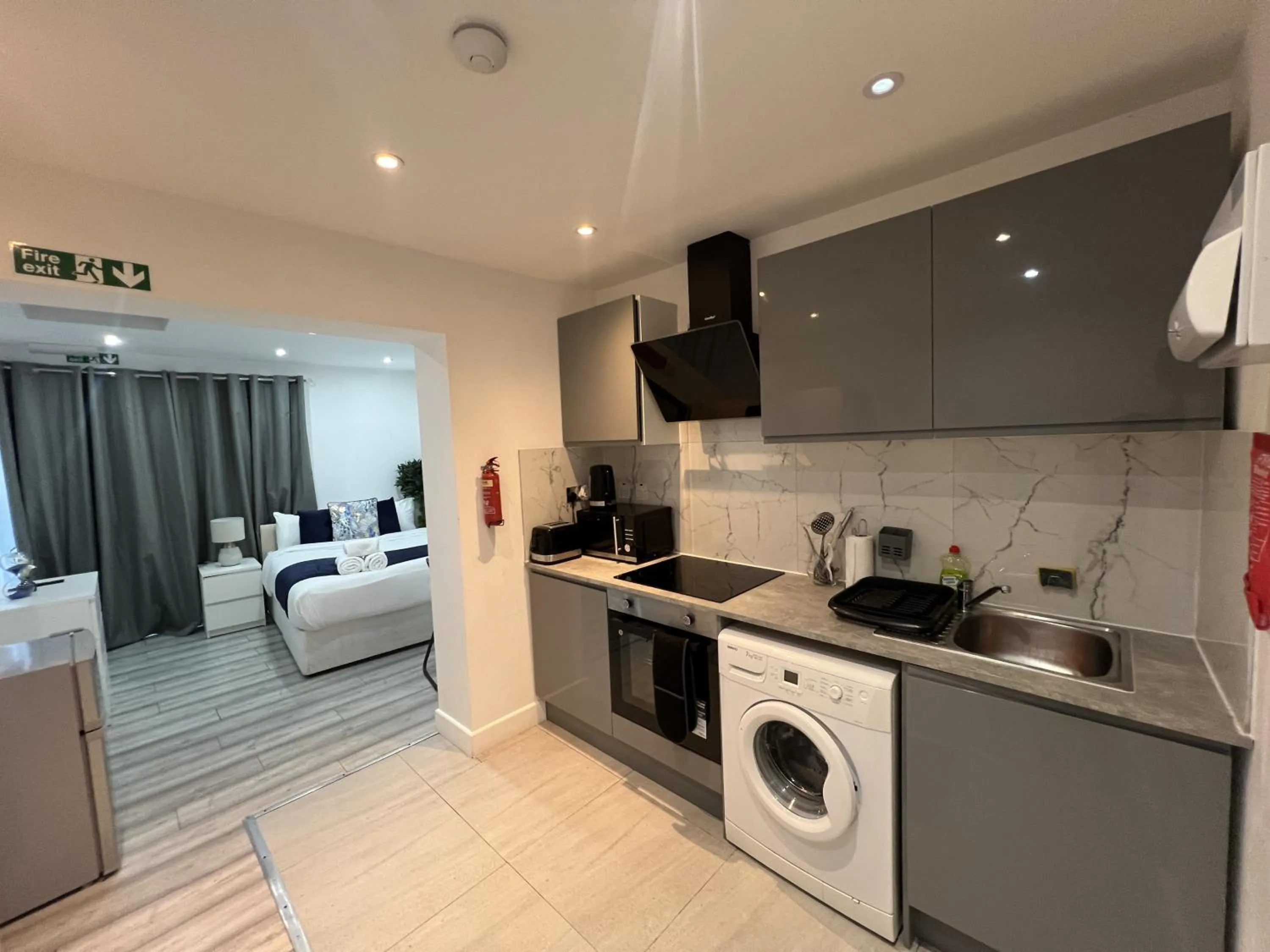 Cozy Harrow Studio with Extra Bed