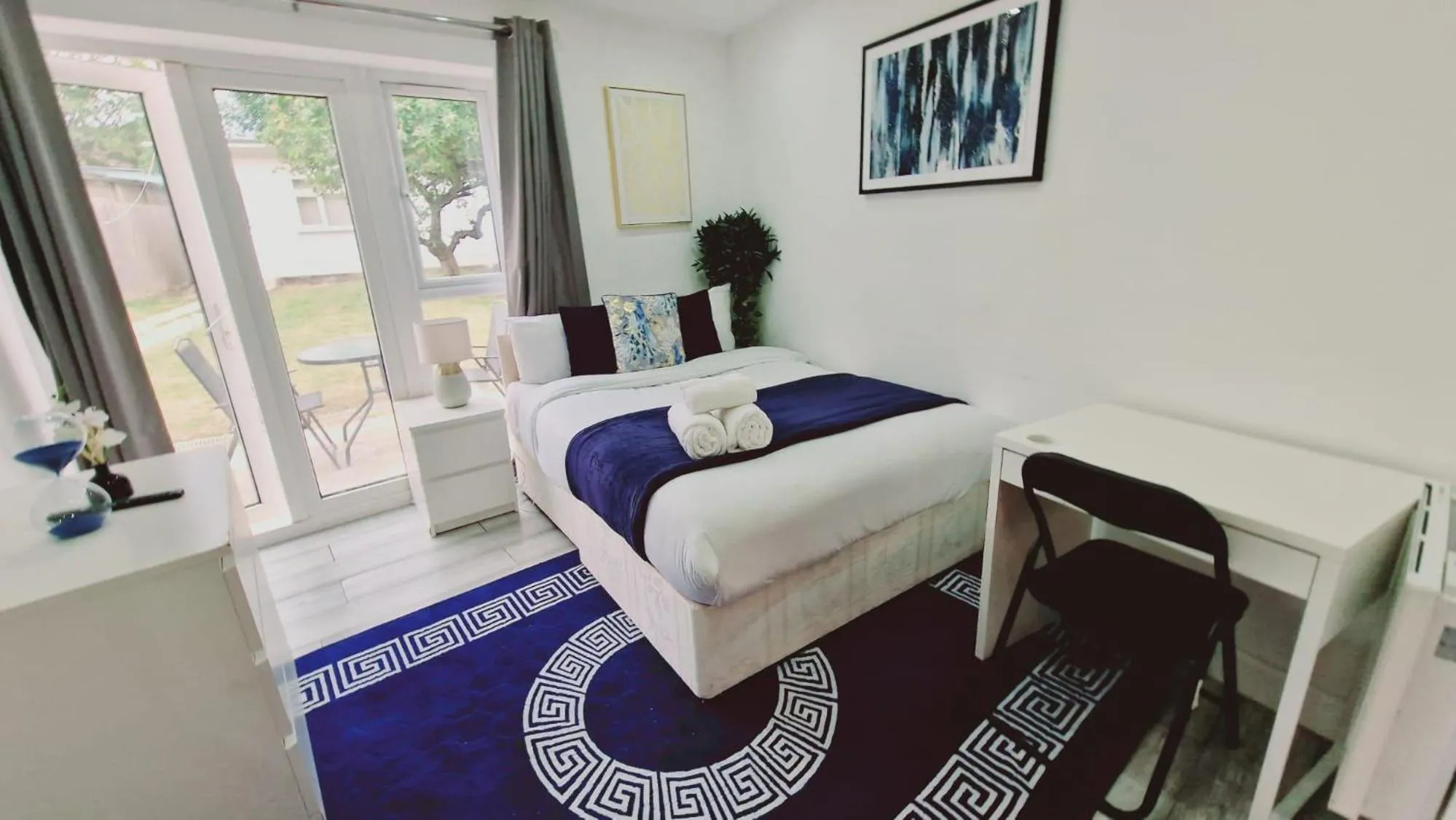 Cozy Harrow Studio with Extra Bed