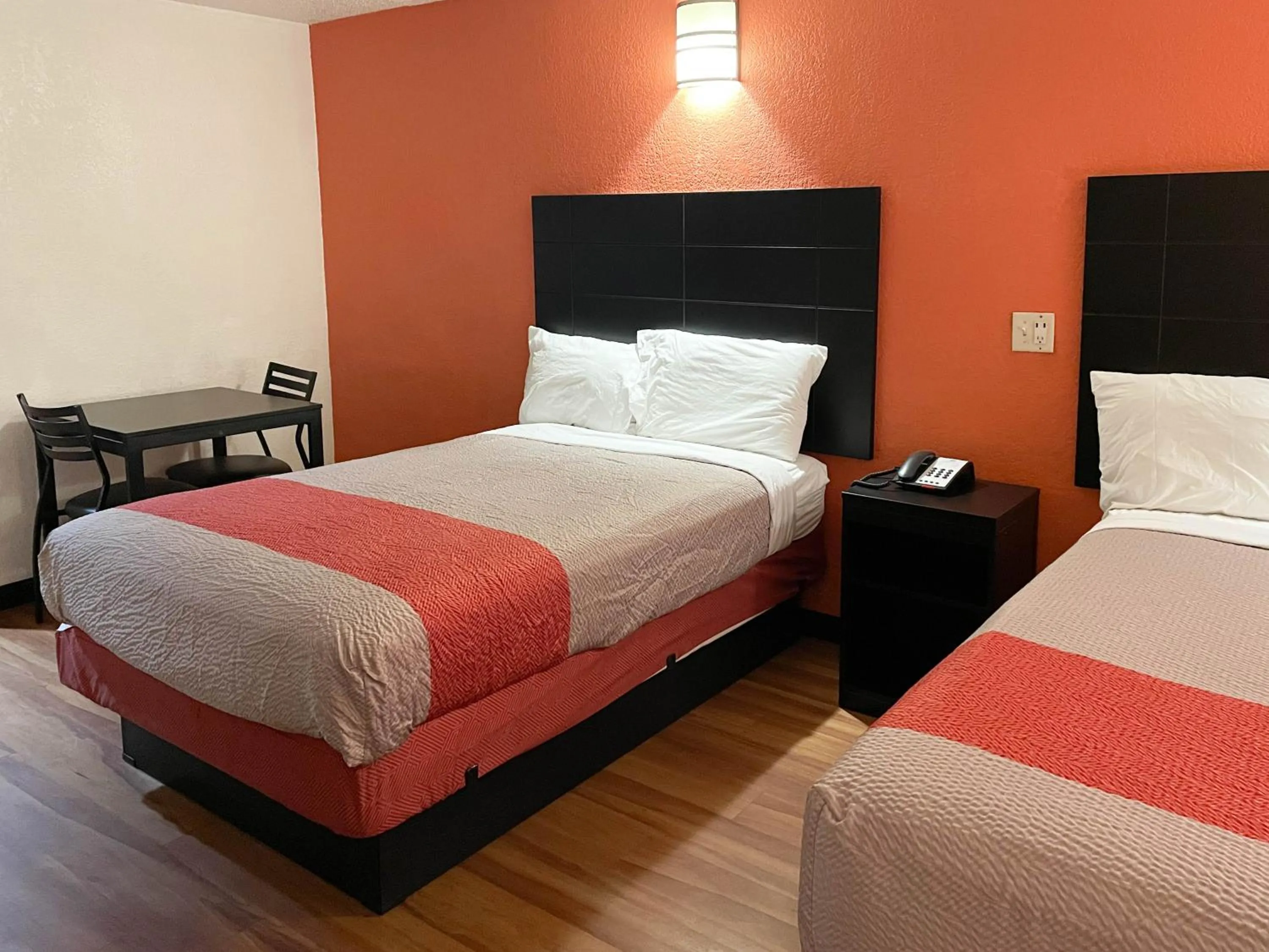 Bedroom, Bed in Studio 6 Houston TX Brookhollow