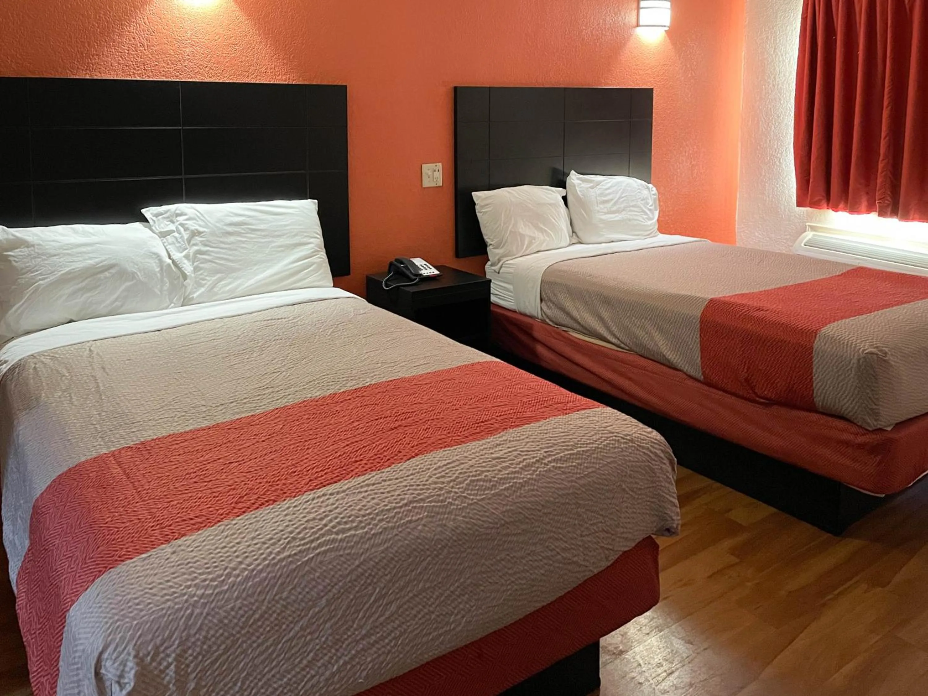 Bedroom, Bed in Studio 6 Houston TX Brookhollow