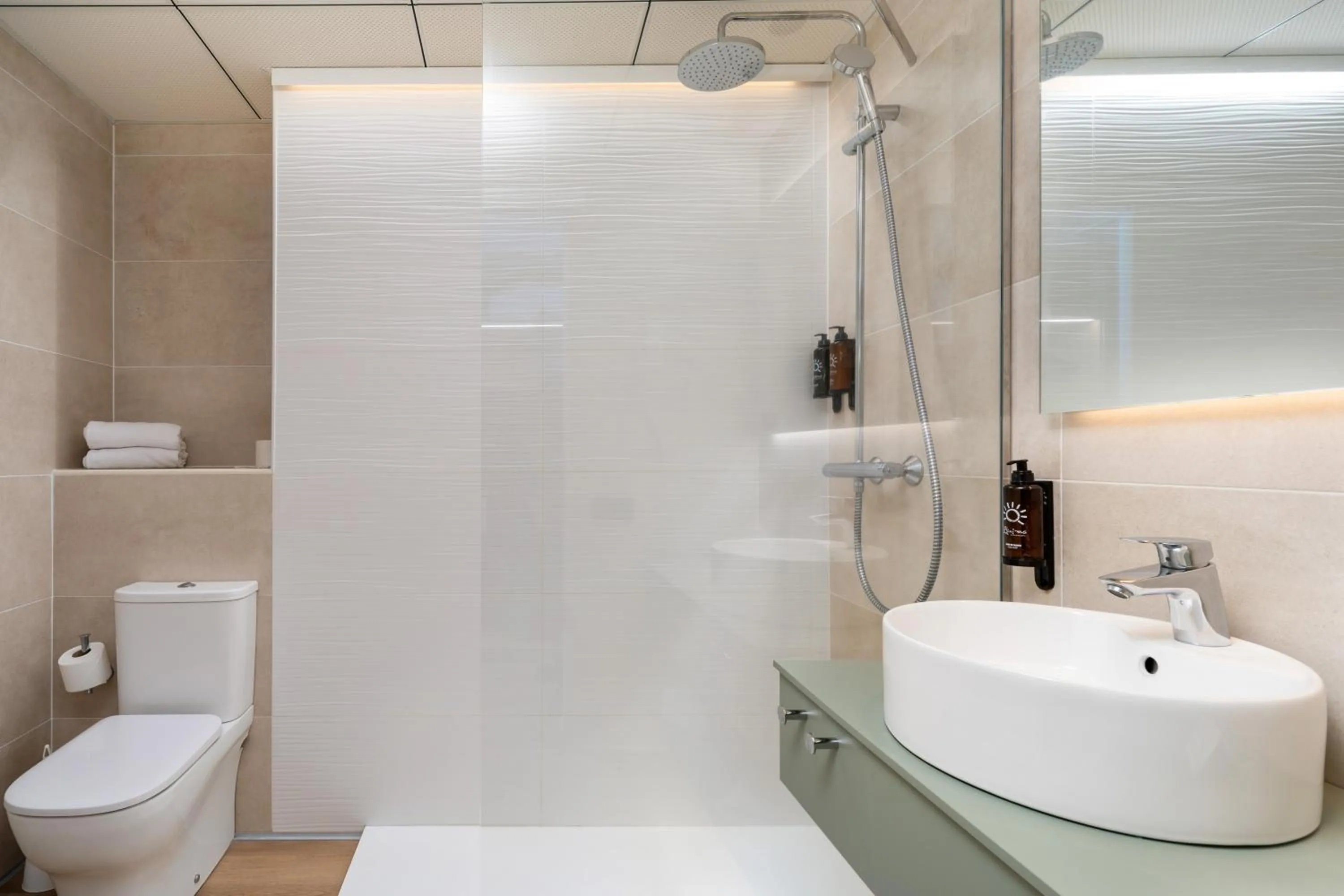 Shower in Ohtels Carabela