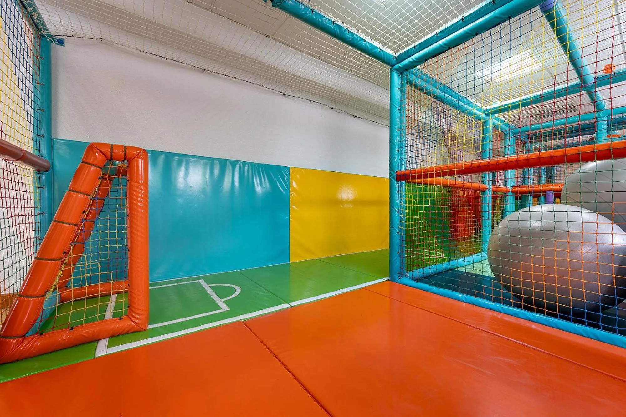 Swimming pool in Hotel Playas de Guardamar