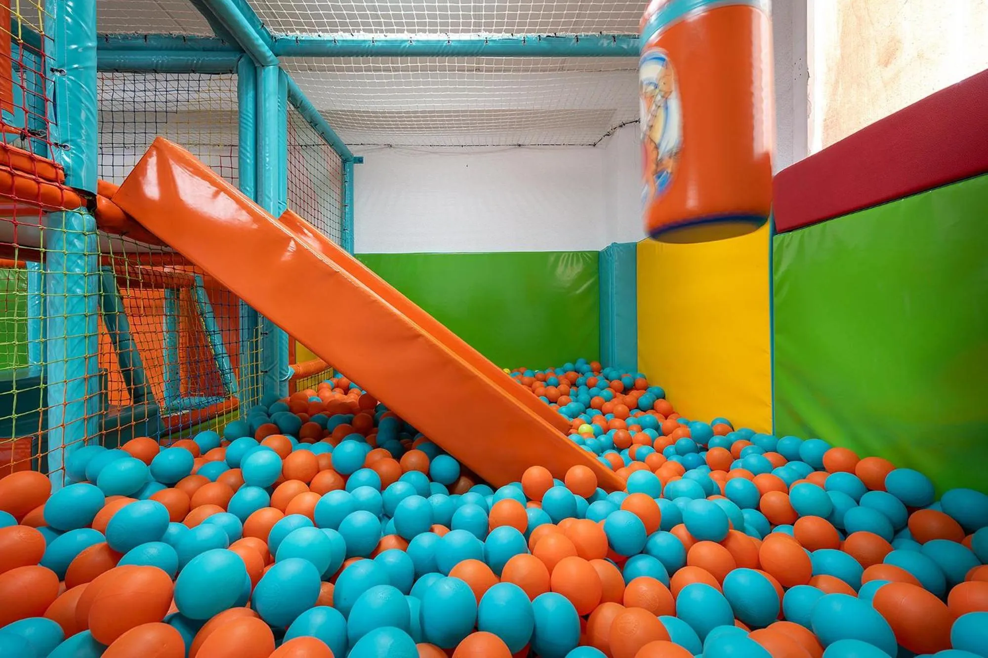 Swimming pool in Hotel Playas de Guardamar