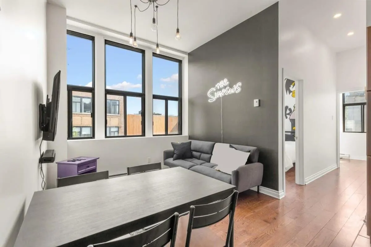 M11 The Simpsons Suite 3BR in The Heart of MTL