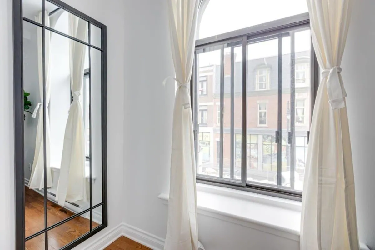 M11 Gorgeous Bright Corner 2BR in Heart of MTL