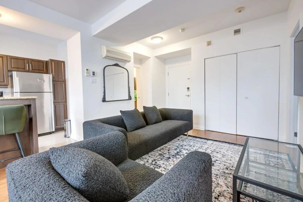 M11 Gorgeous Bright Corner 2BR in Heart of MTL