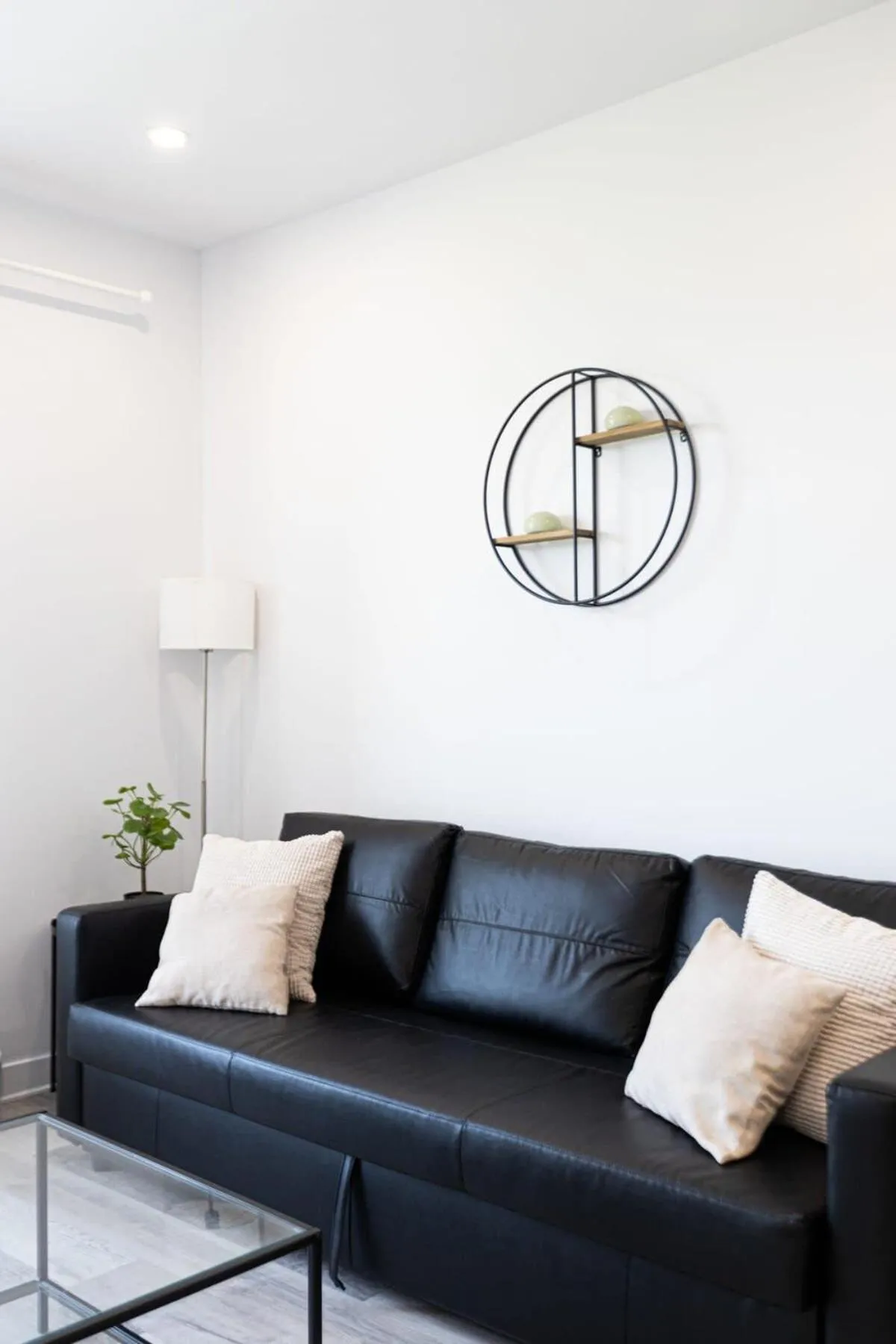 M11 Upscale Spacious 1BR wKingBed AC in Heart of PlateauMile-End