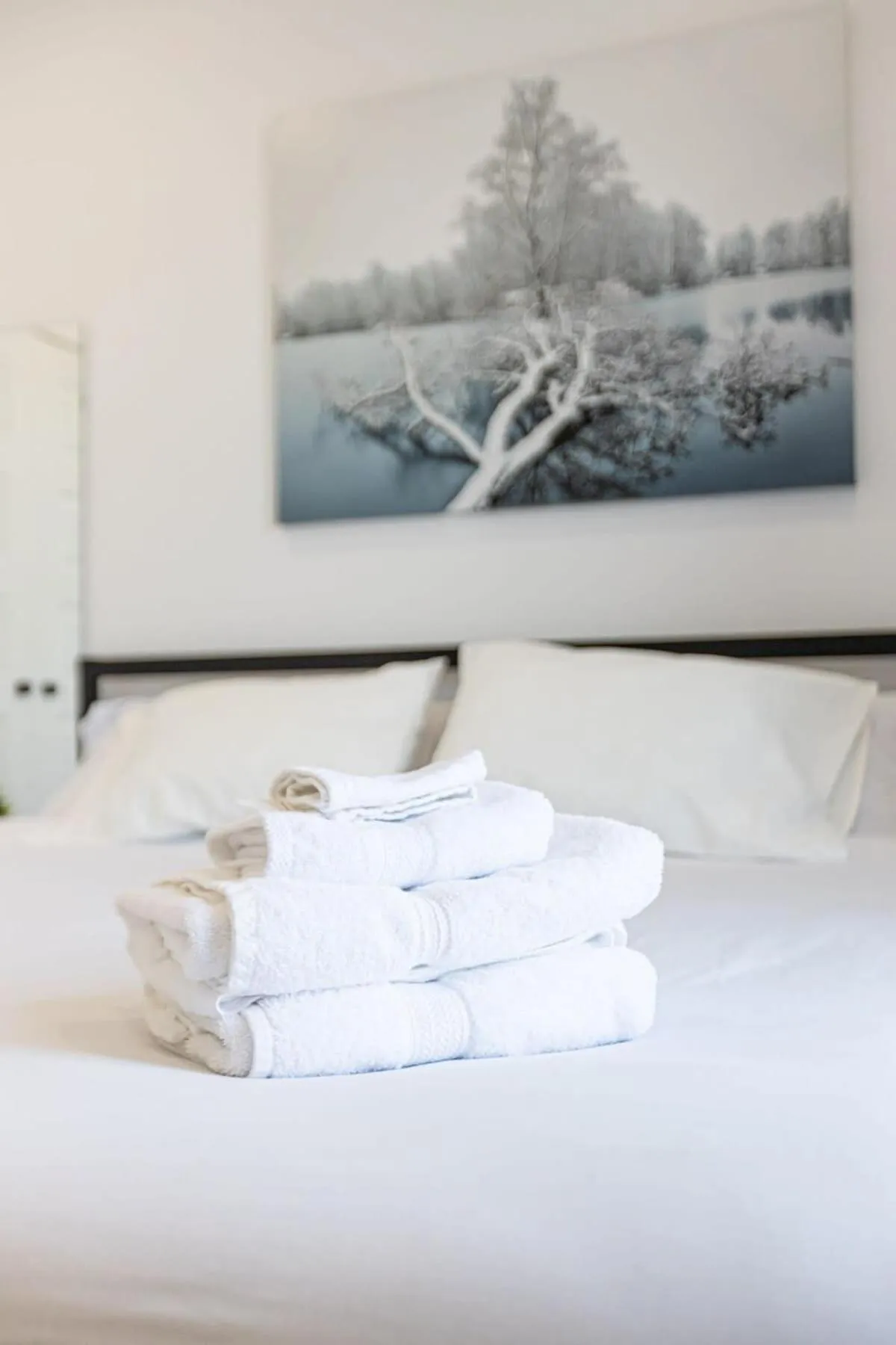 Bed in M11 Upscale Spacious 1BR wKingBed AC in Heart of PlateauMile-End