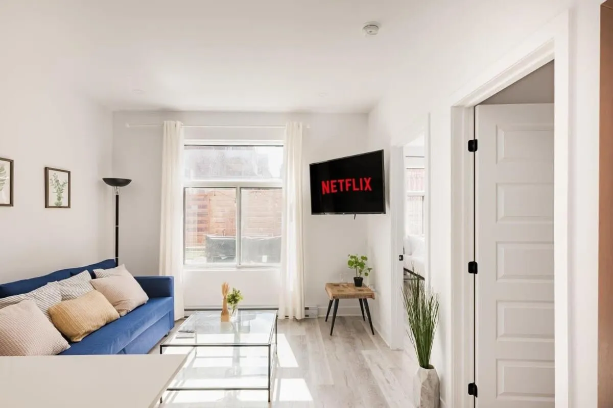 M11 Gorgeous Modern 2BRSofaBedHeart of Plateau