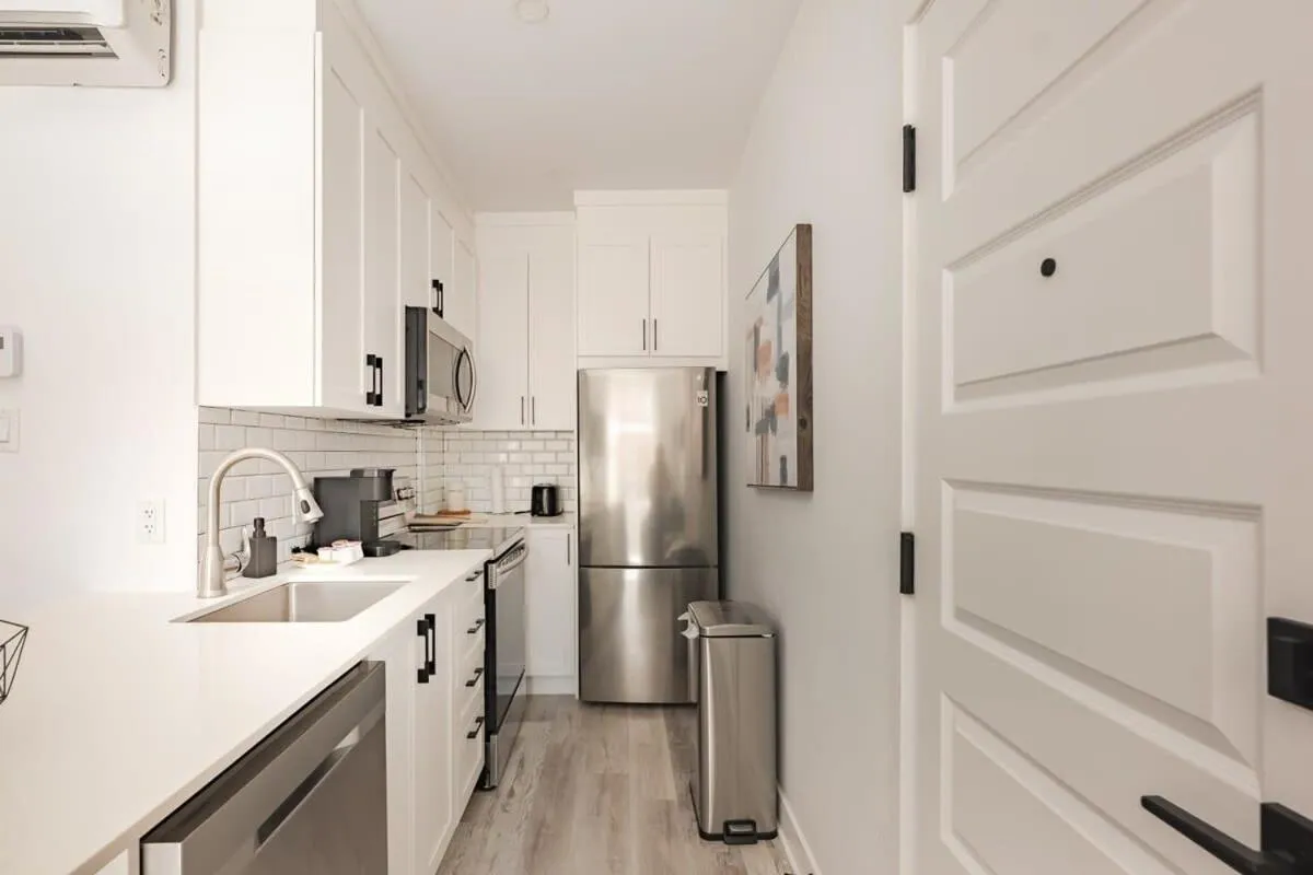 M11 Luxury 2BR Sofa Bed in the Heart of PlateauMile-End