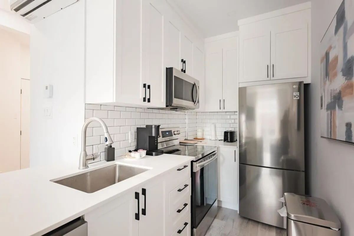 M11 Luxury 2BR Sofa Bed in the Heart of PlateauMile-End