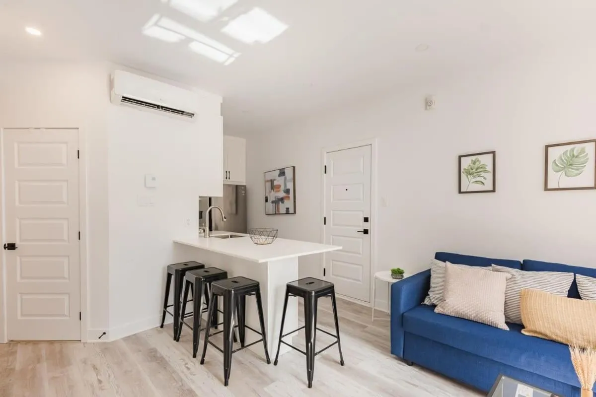 M11 Luxury 2BR Sofa Bed in the Heart of PlateauMile-End