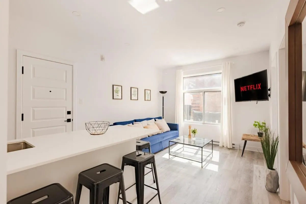 M11 Luxury 2BR Sofa Bed in the Heart of PlateauMile-End