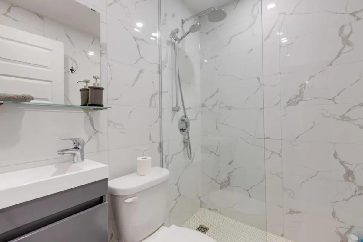 M11 Modern Comfy Studio wAC in PlateauMile-End