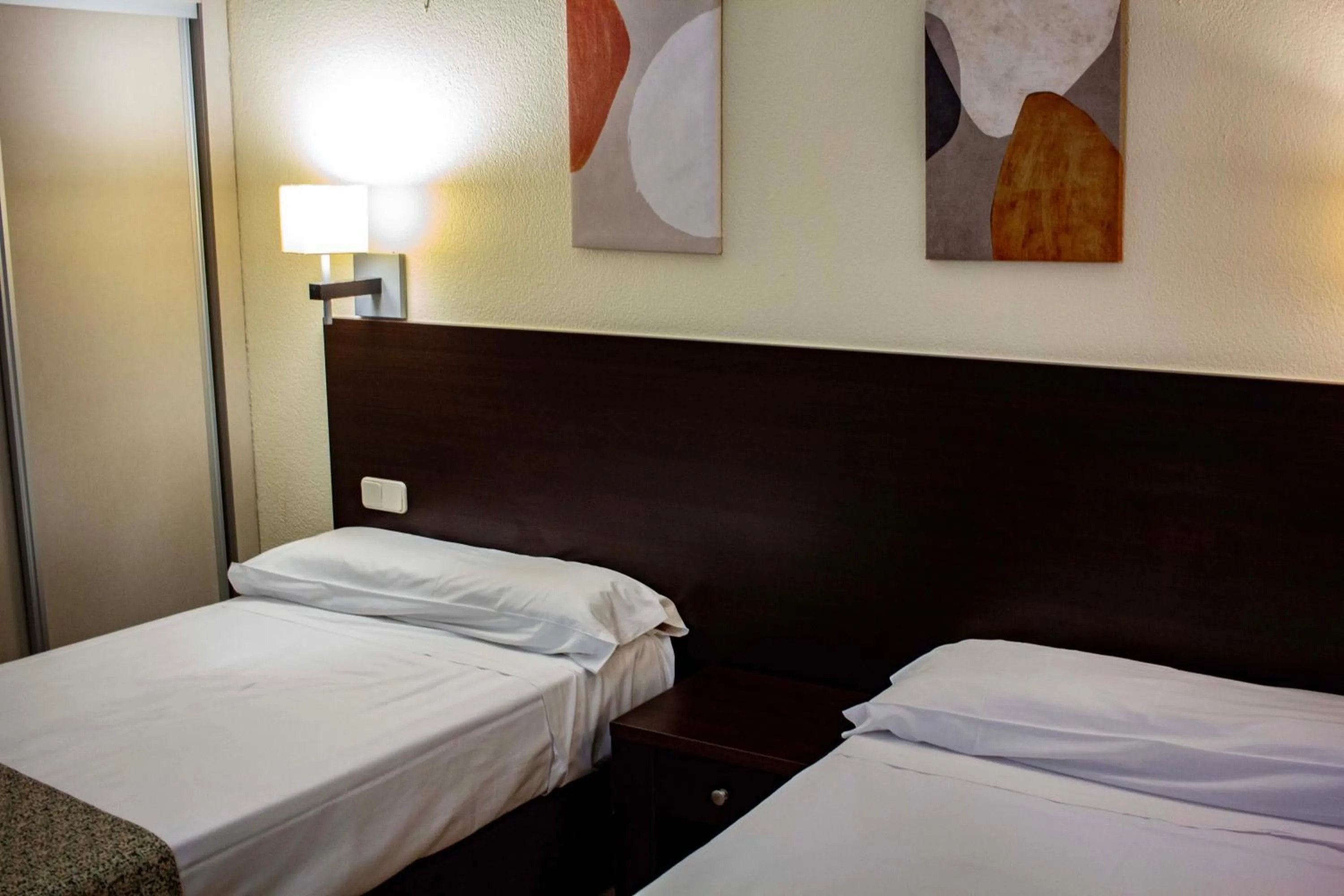 Bed in Hotel Tudanca-Aranda II