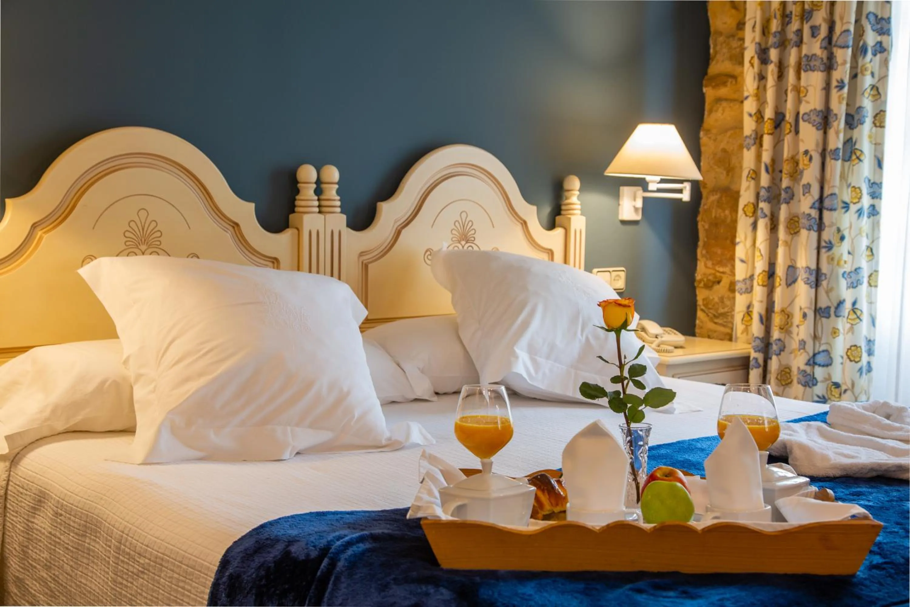 Photo of the whole room, Bed in Hotel Palacio De La Viñona