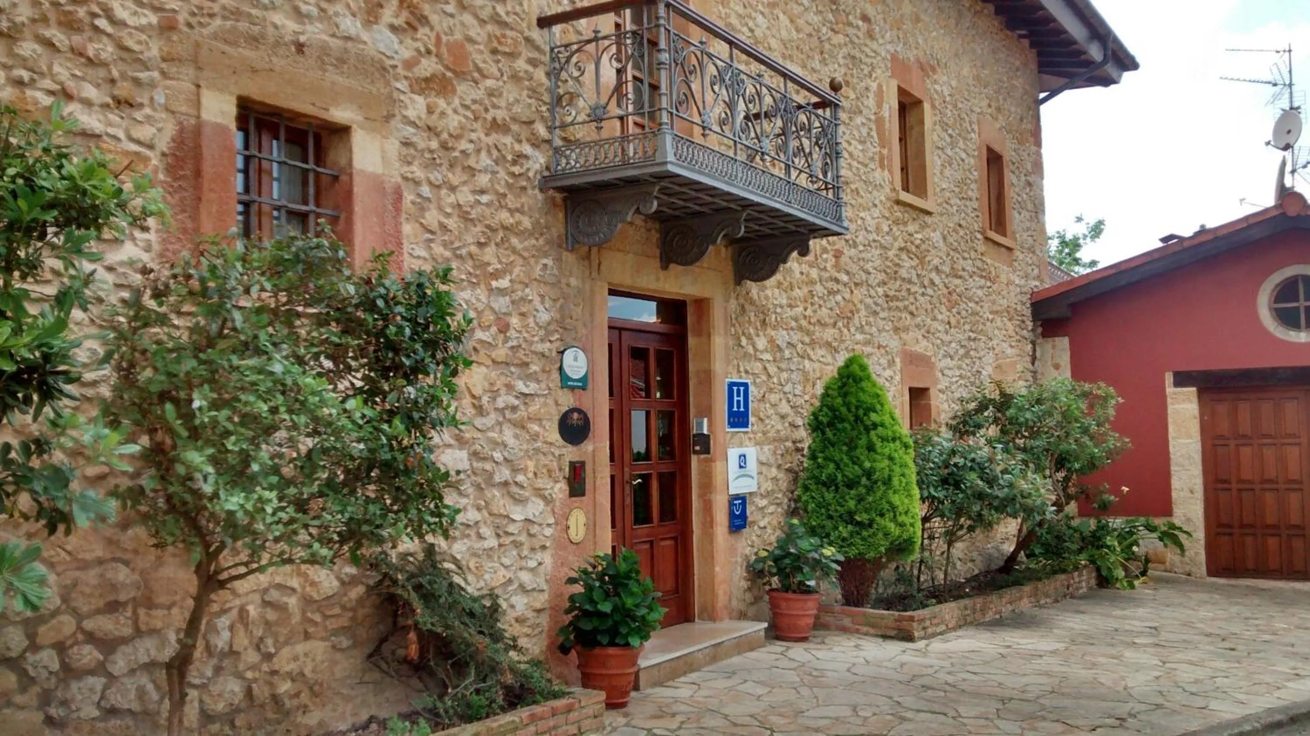 Property building in Hotel Palacio De La Viñona