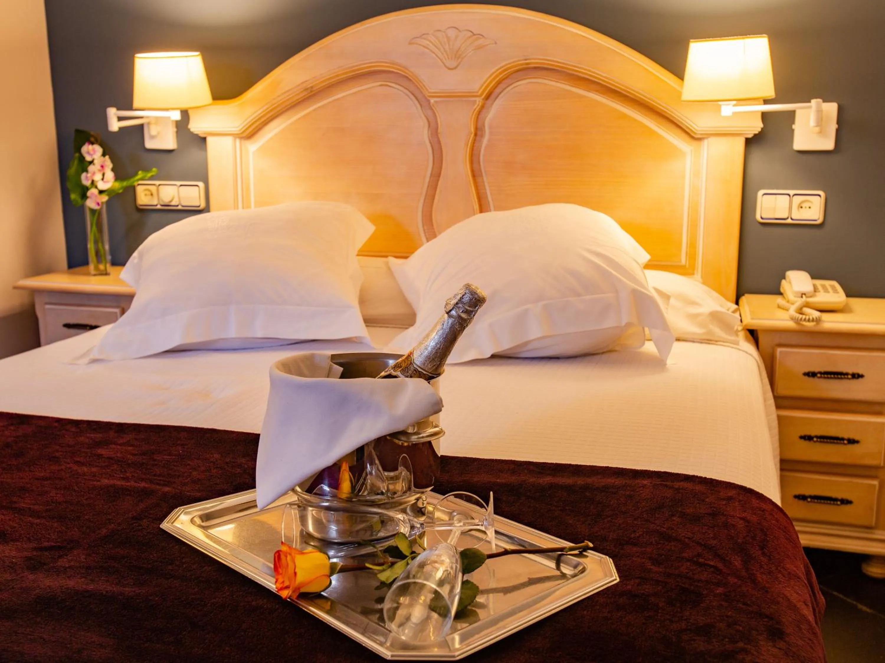 Photo of the whole room, Bed in Hotel Palacio De La Viñona