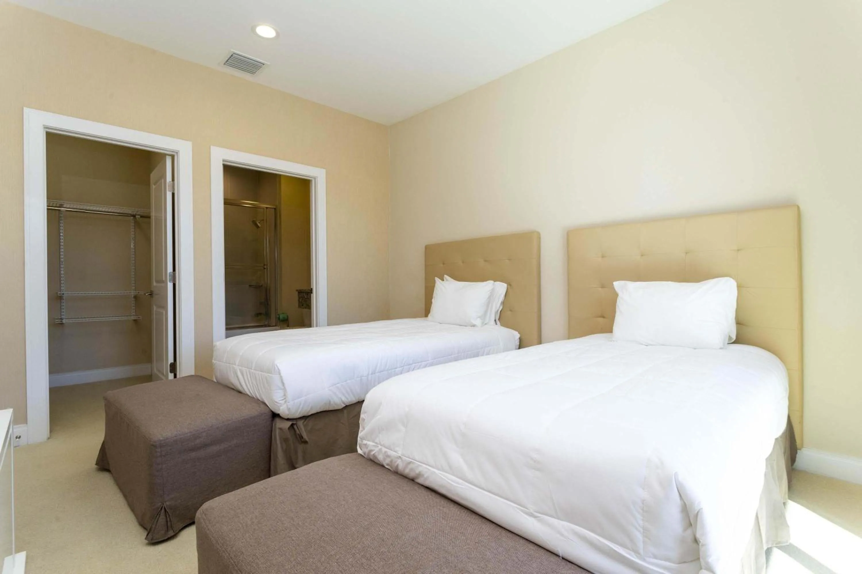 Bed in Gorgeous 4 Bd Close to Disney @ Magic Village 3114