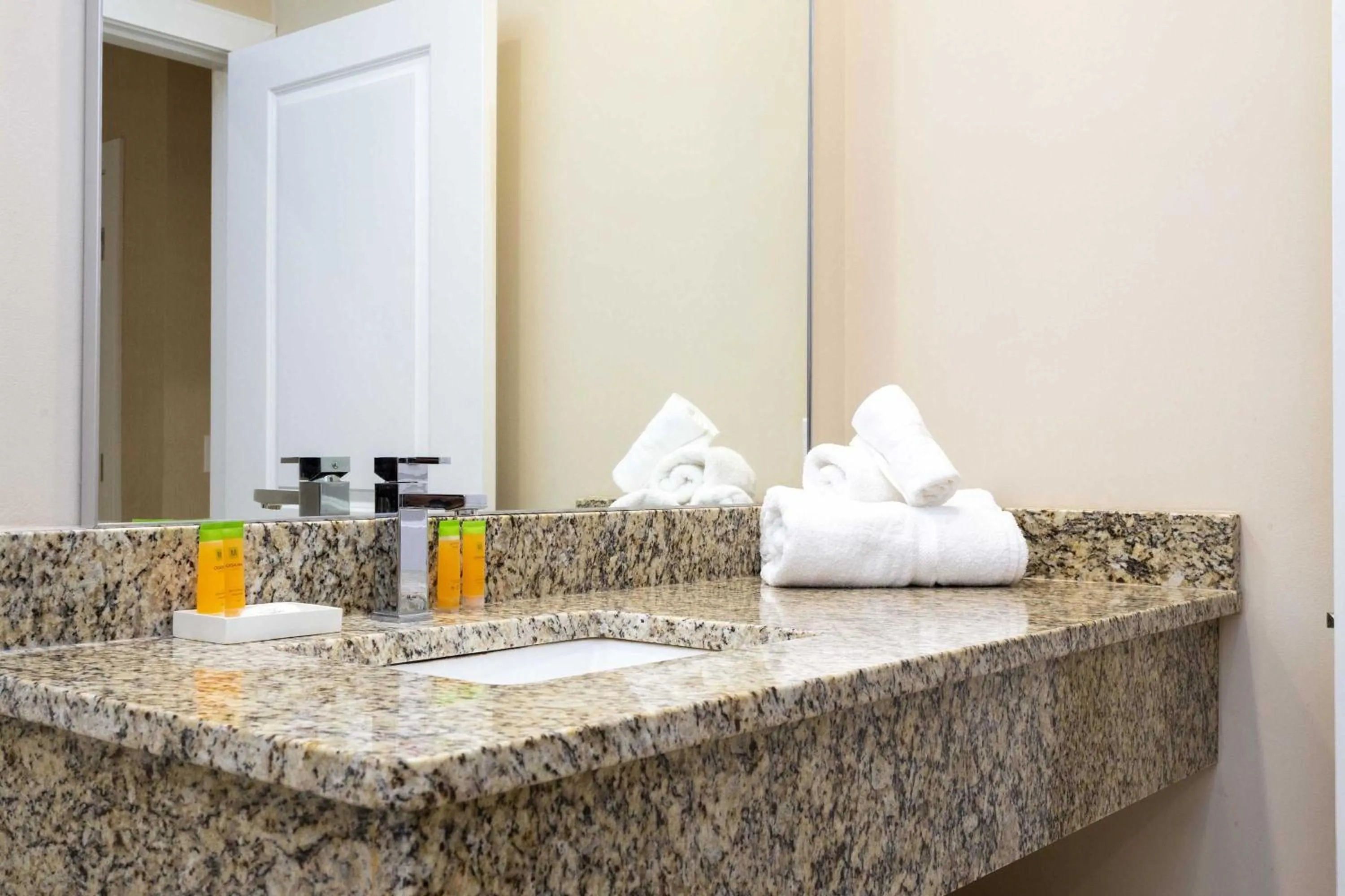 Gorgeous 4 Bd Close to Disney @ Magic Village 3114