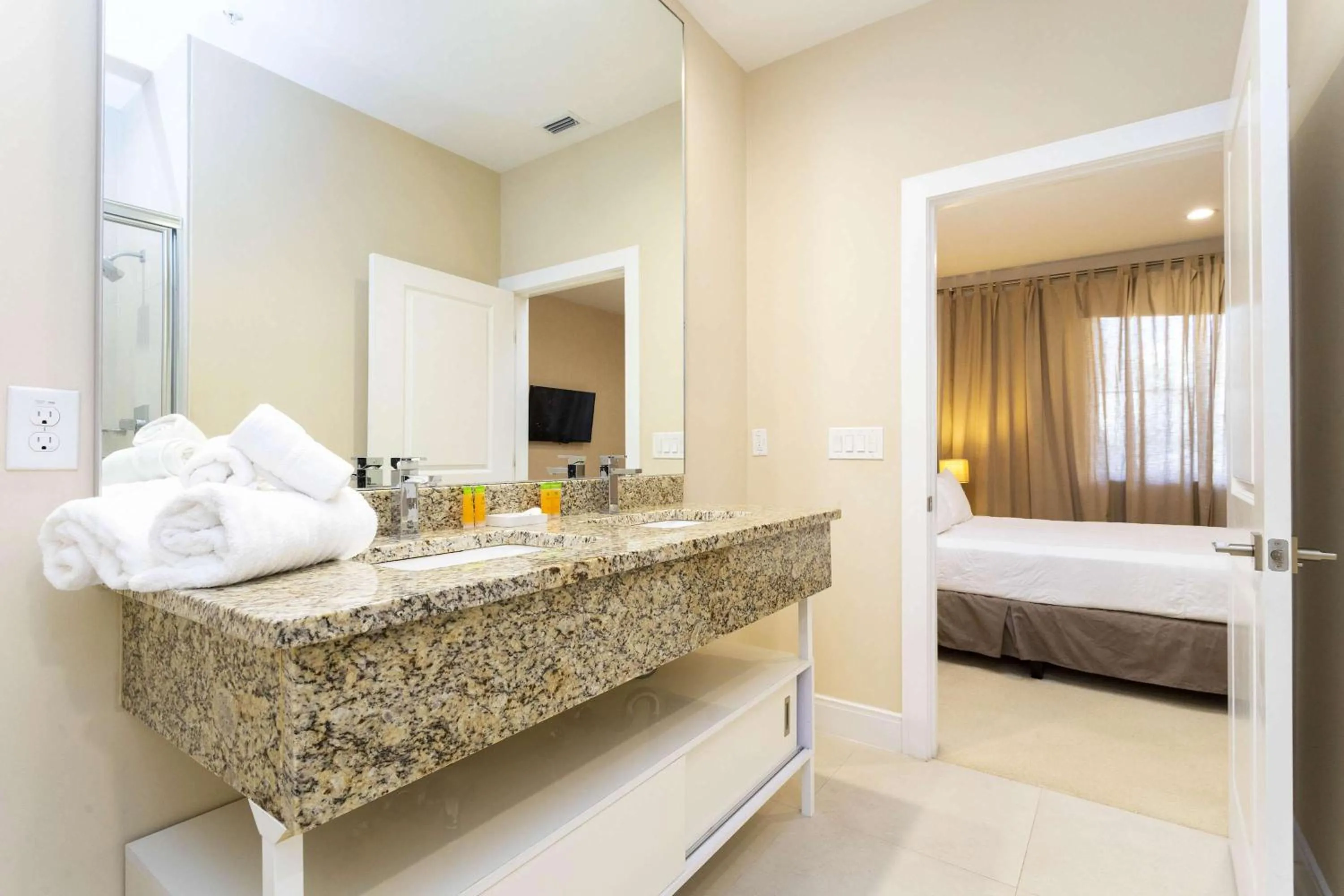 Bed in Gorgeous 4 Bd Close to Disney @ Magic Village 3114