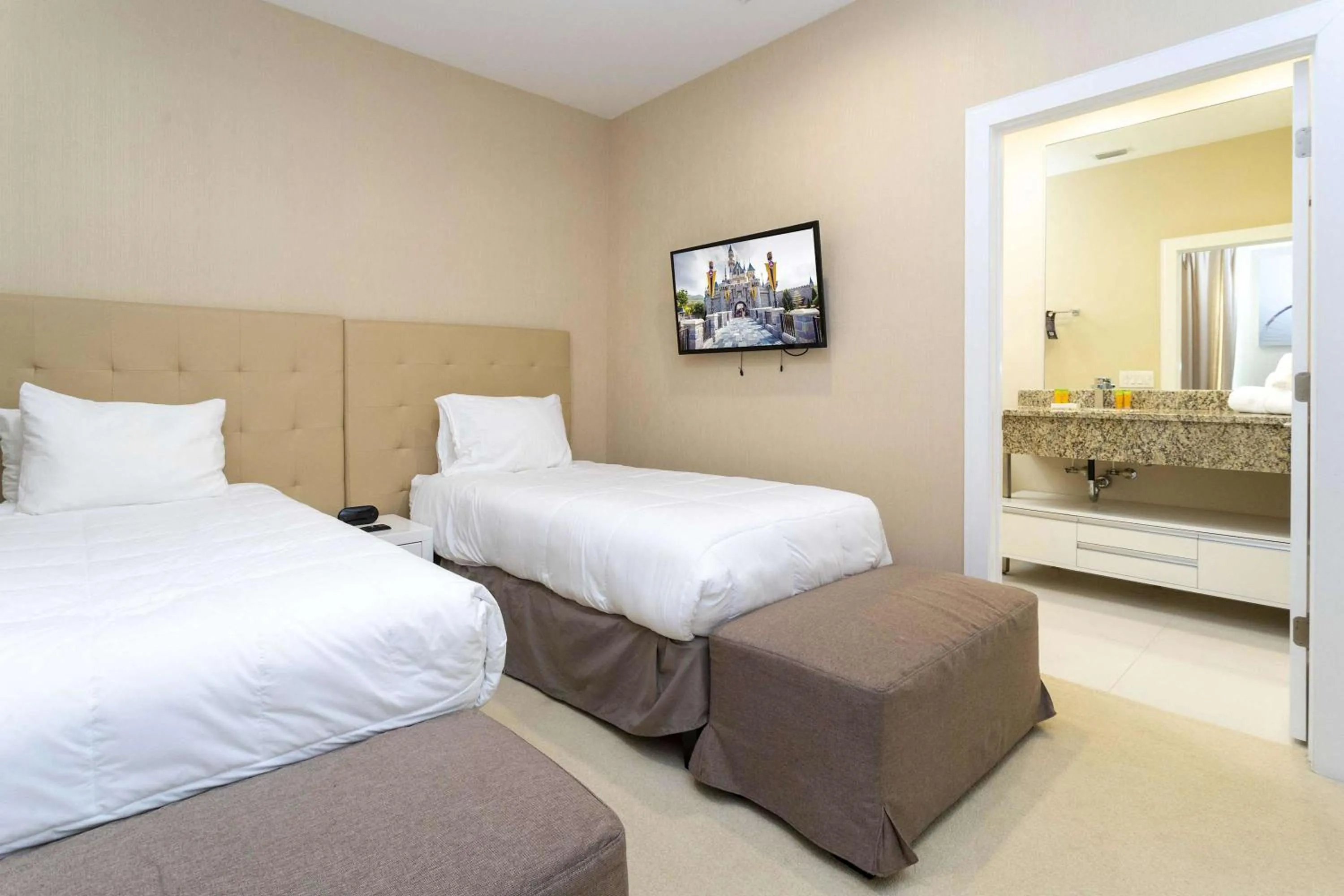 Bed in Gorgeous 4 Bd Close to Disney @ Magic Village 3114