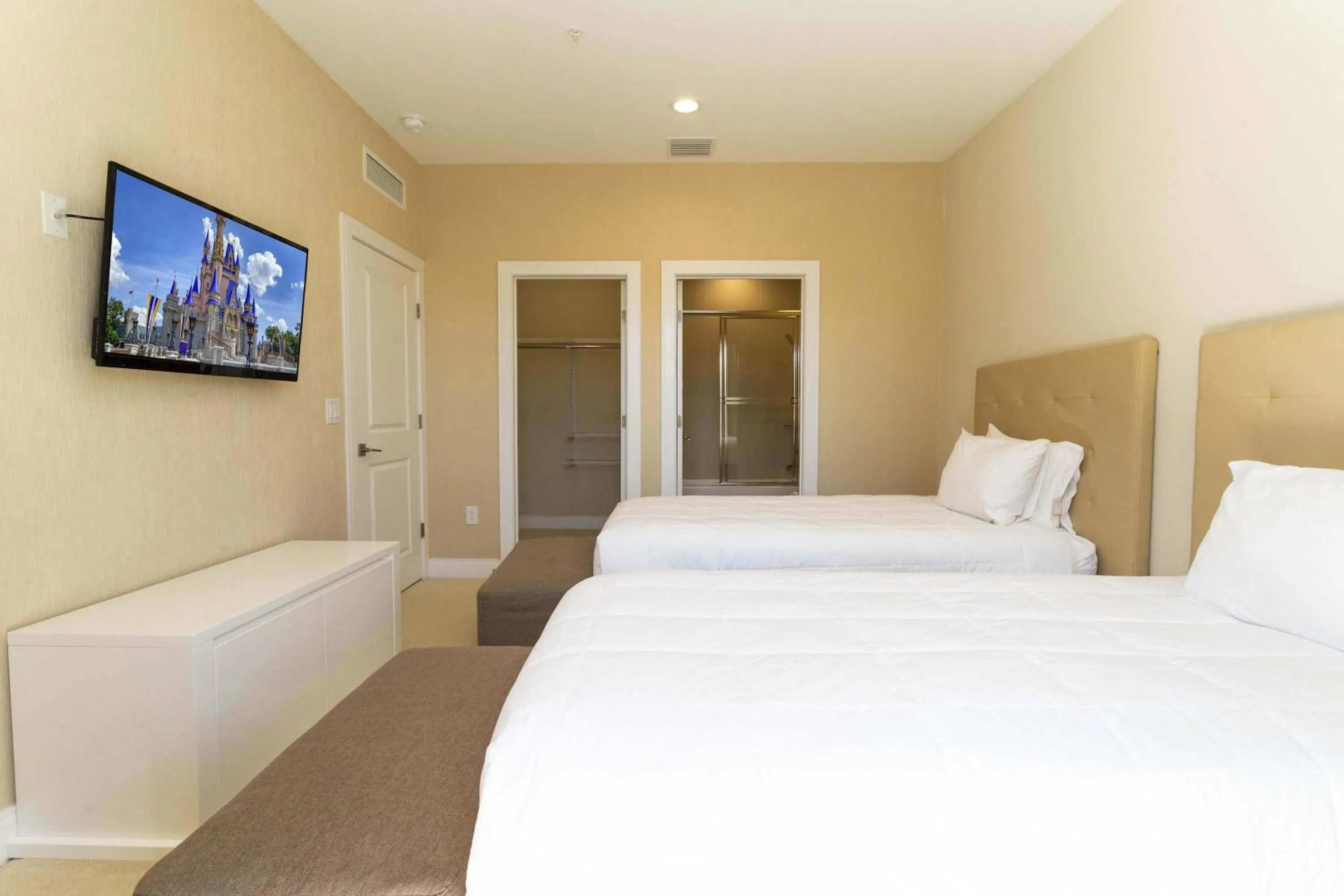 Bed in Gorgeous 4 Bd Close to Disney @ Magic Village 3114