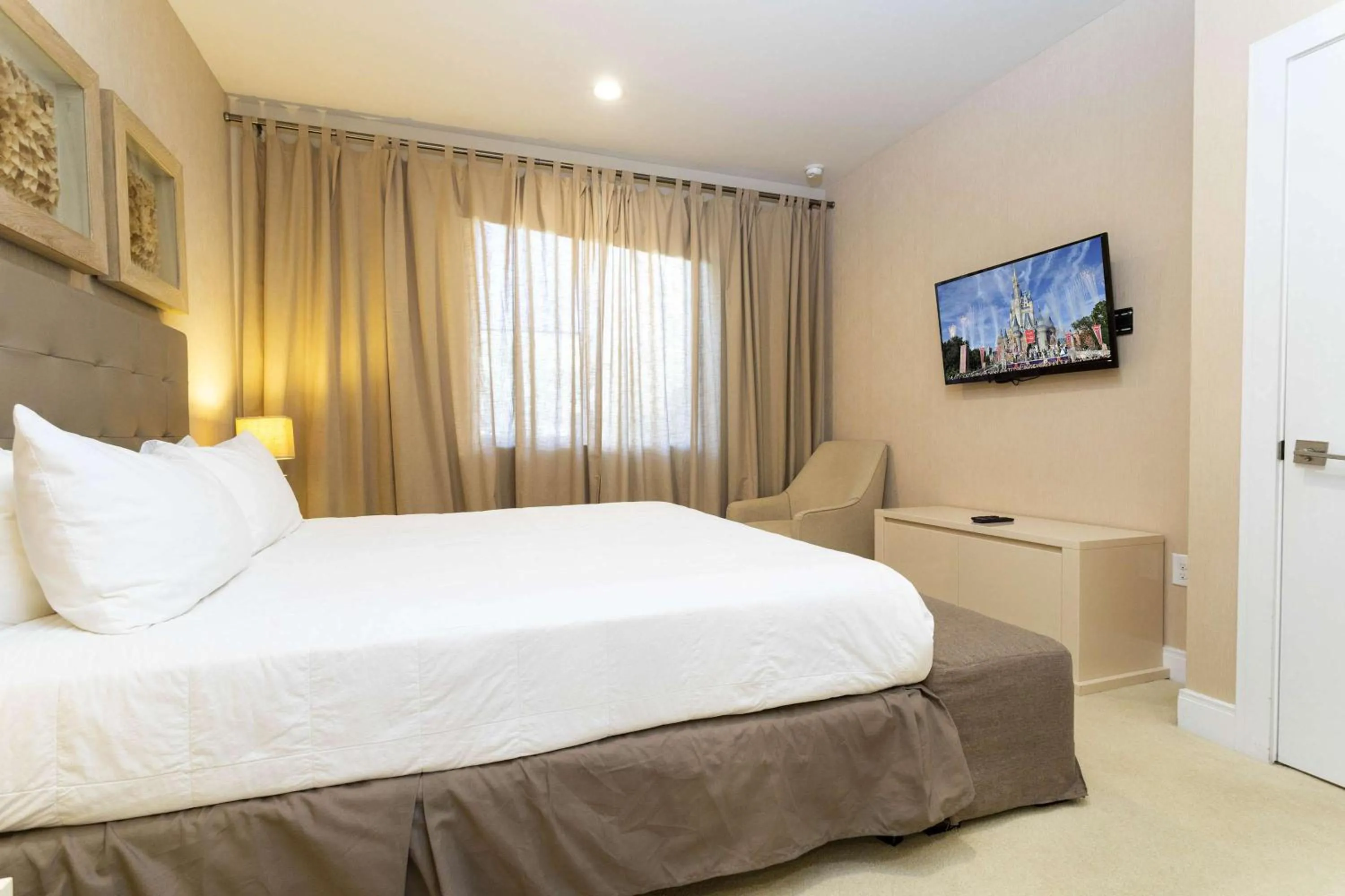 Bed in Gorgeous 4 Bd Close to Disney @ Magic Village 3114