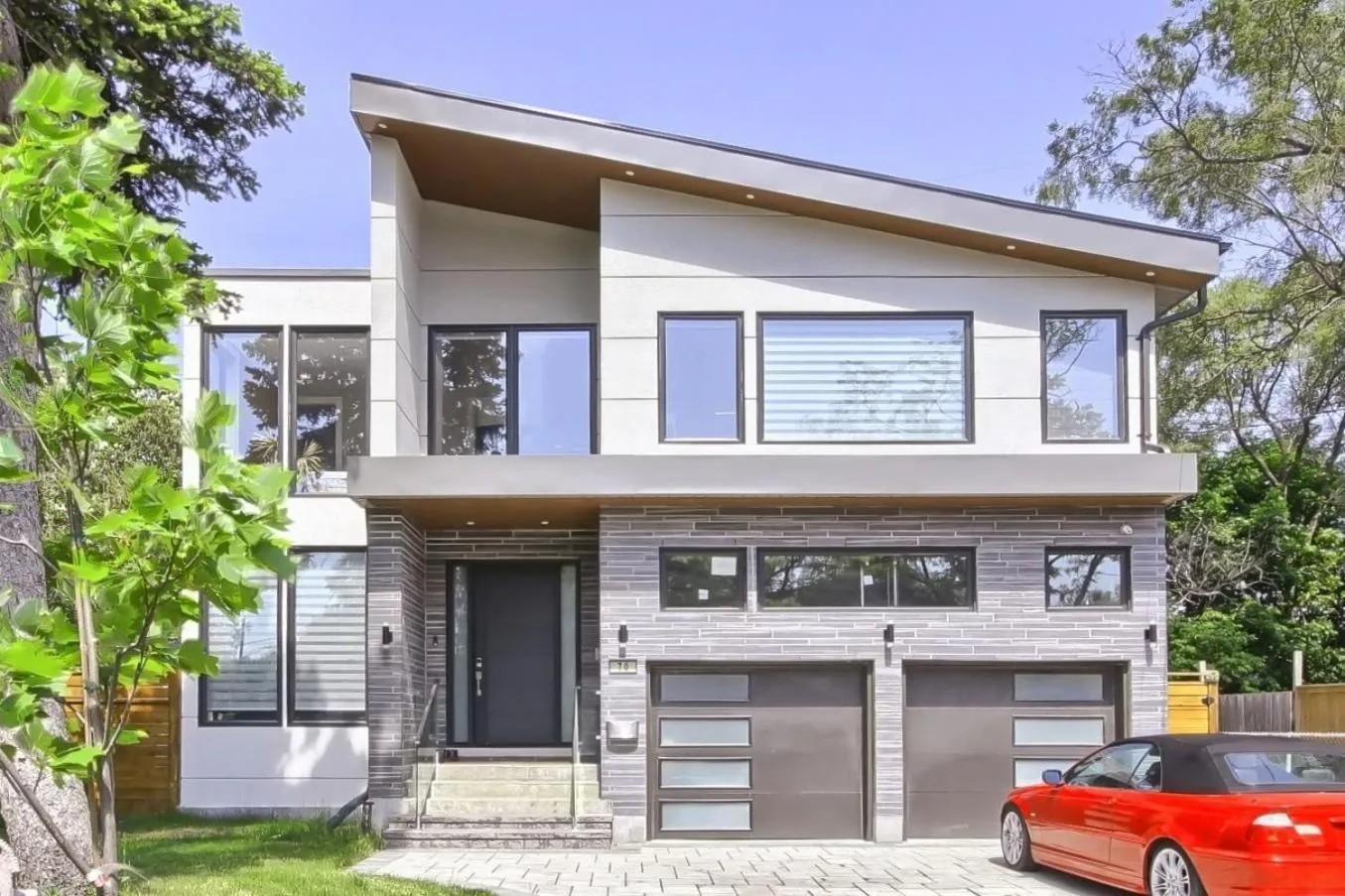 Property building in Charming and Luxurious 2BR+1Bath Guest Suite