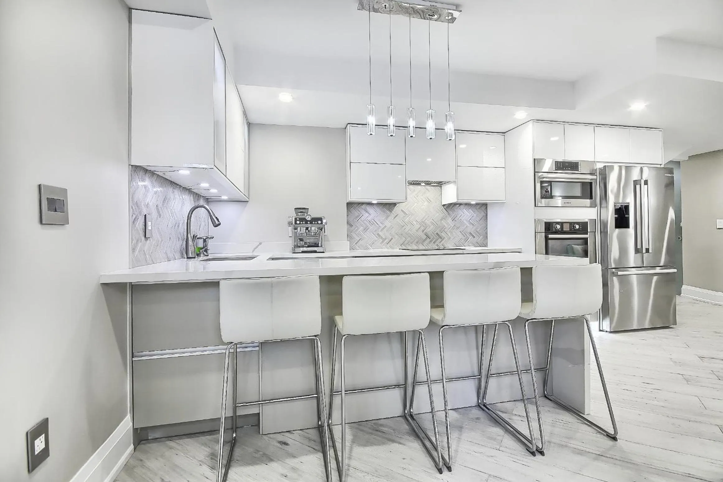 Kitchen or kitchenette in Charming and Luxurious 2BR+1Bath Guest Suite