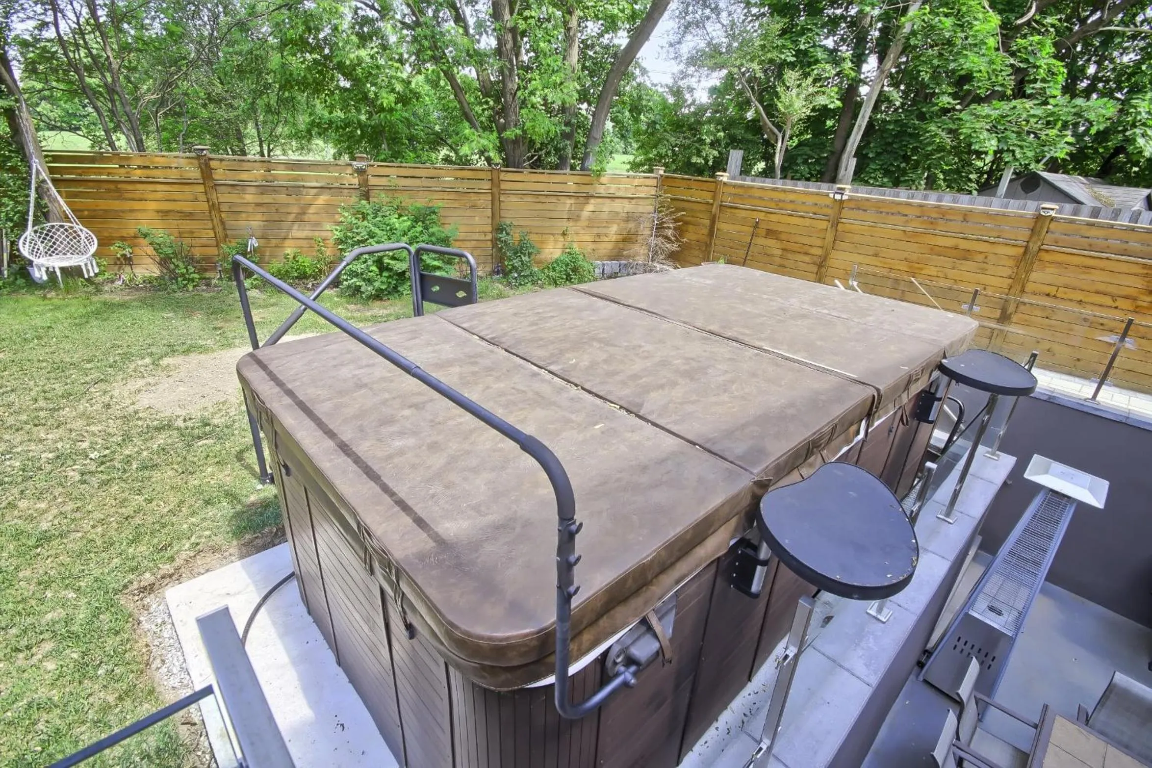 Hot Tub in Charming and Luxurious 2BR+1Bath Guest Suite