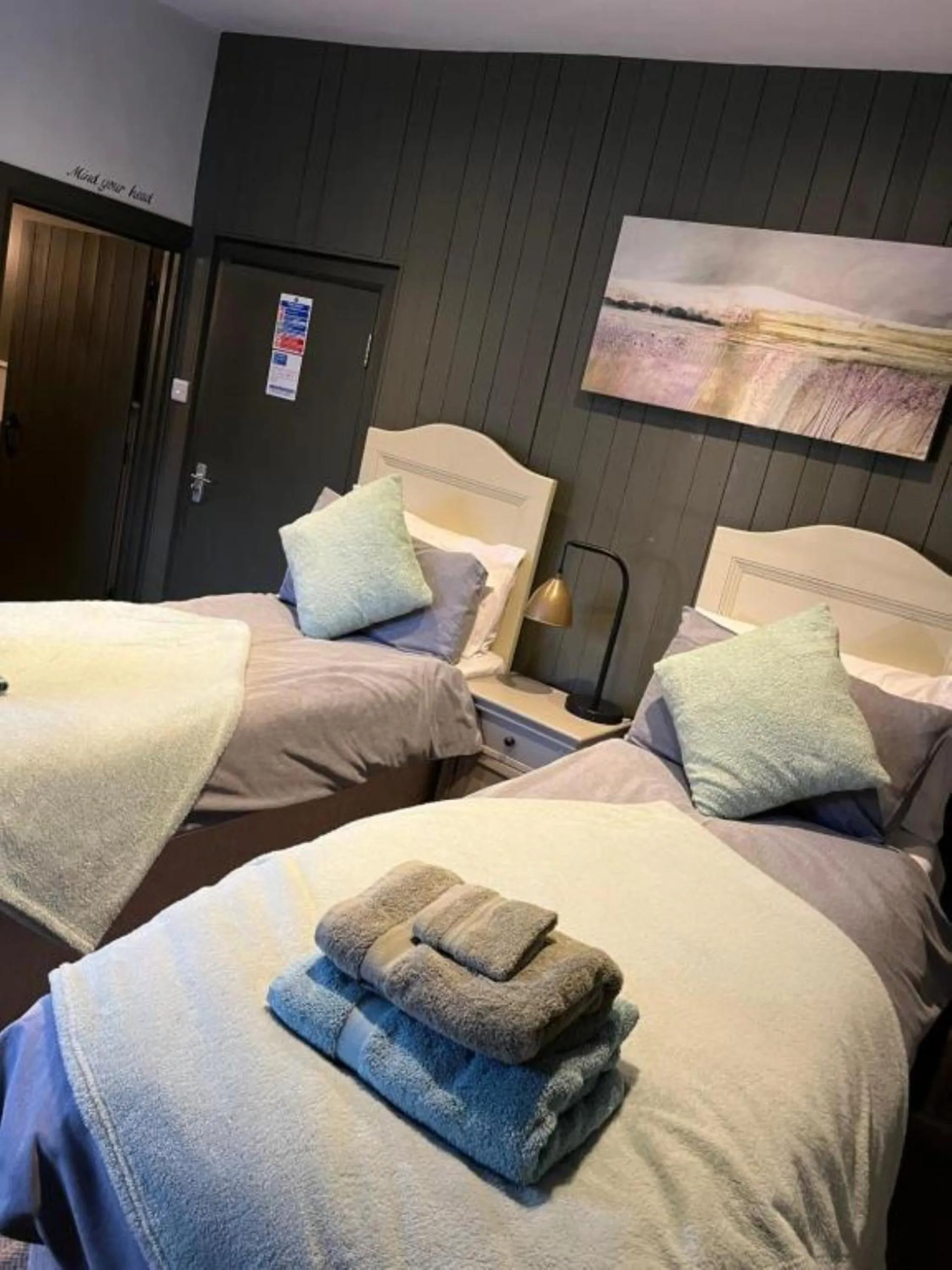 Bedroom, Bed in The Crown Inn