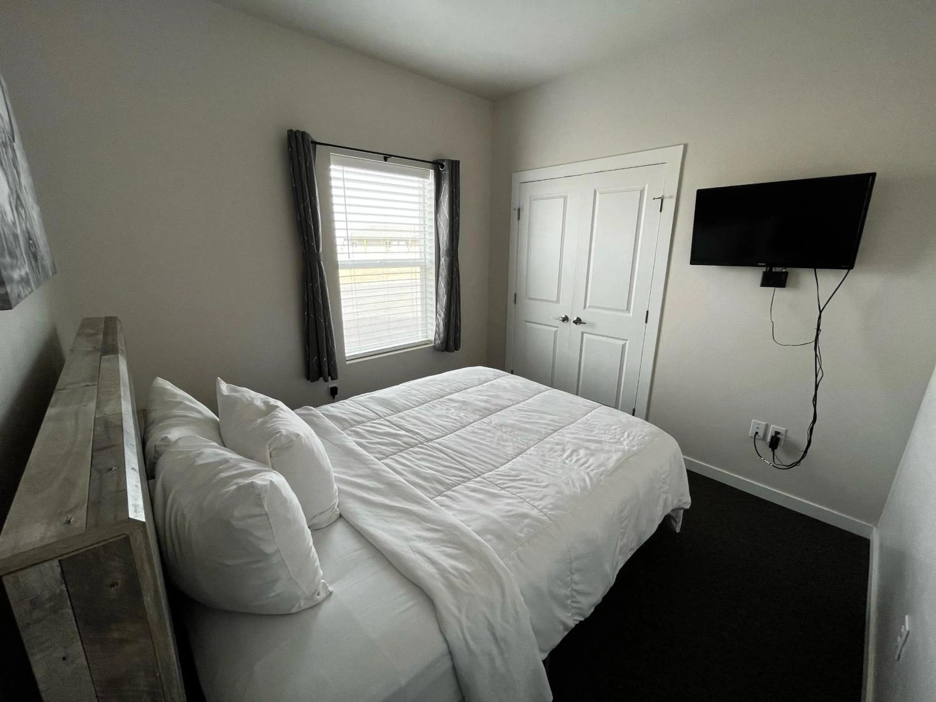 Bedroom, Bed in Longhorn Flats