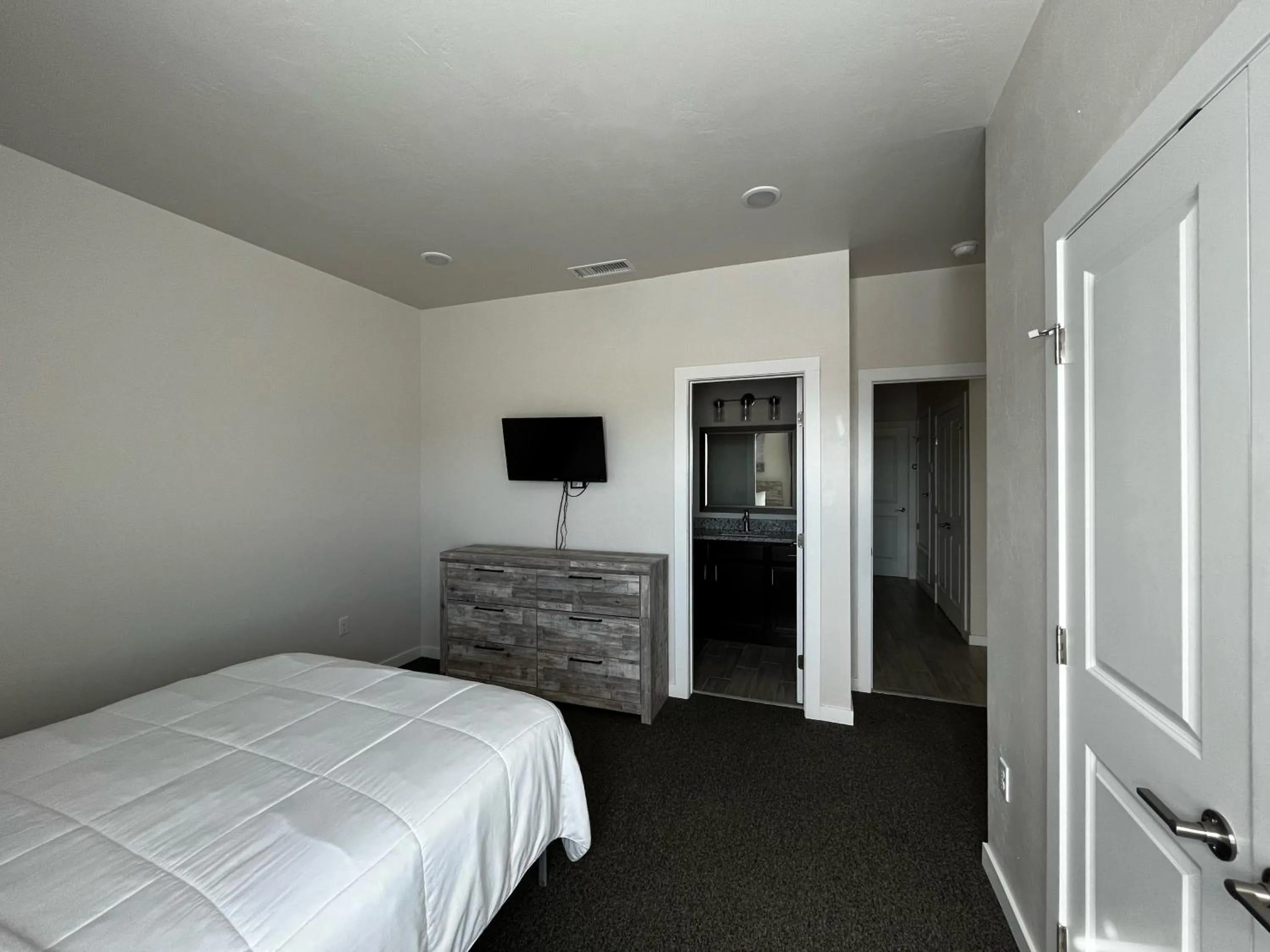 Bedroom, Bed in Longhorn Flats