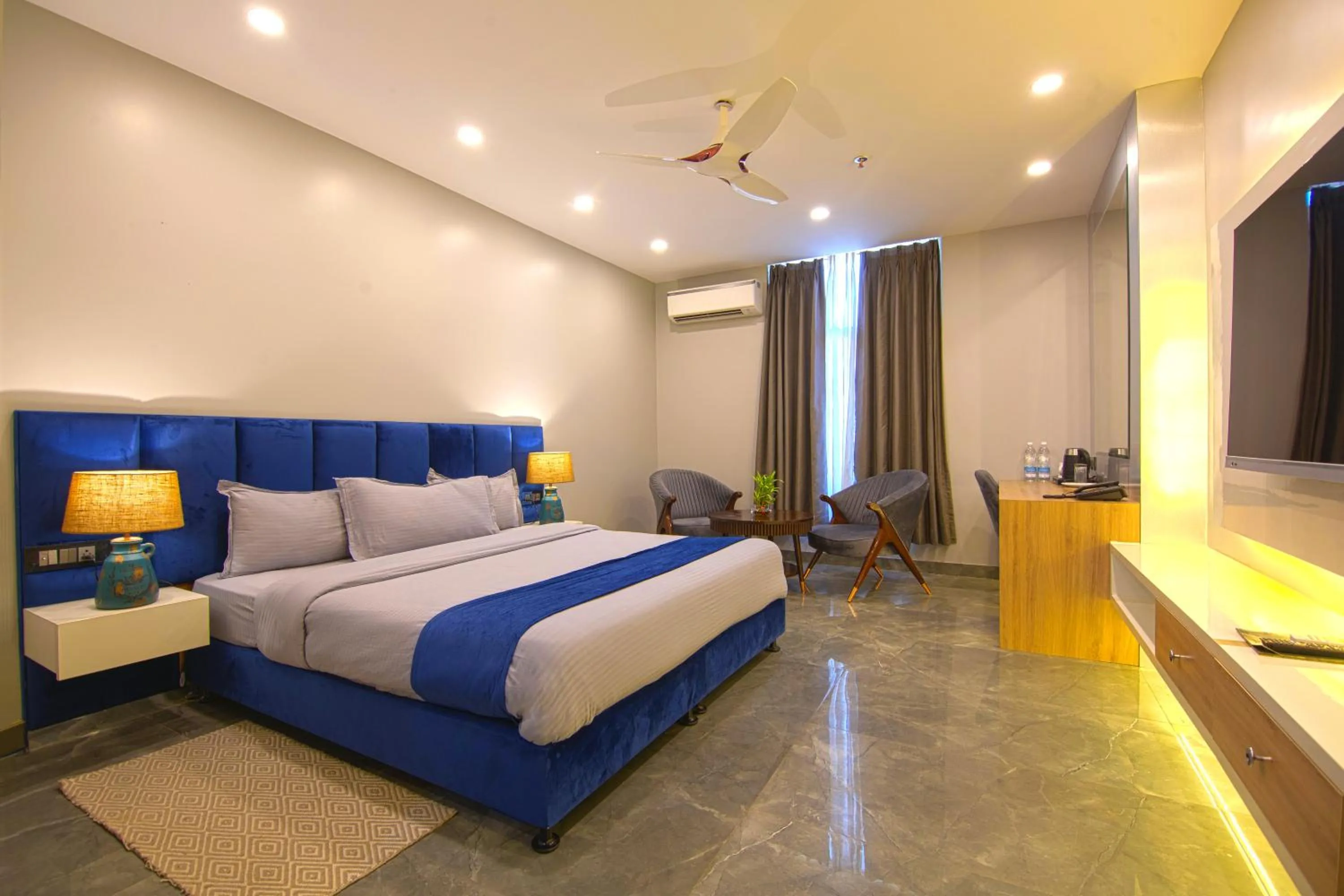 TV and multimedia, Bed in Hotel Bay Laurel Retreat