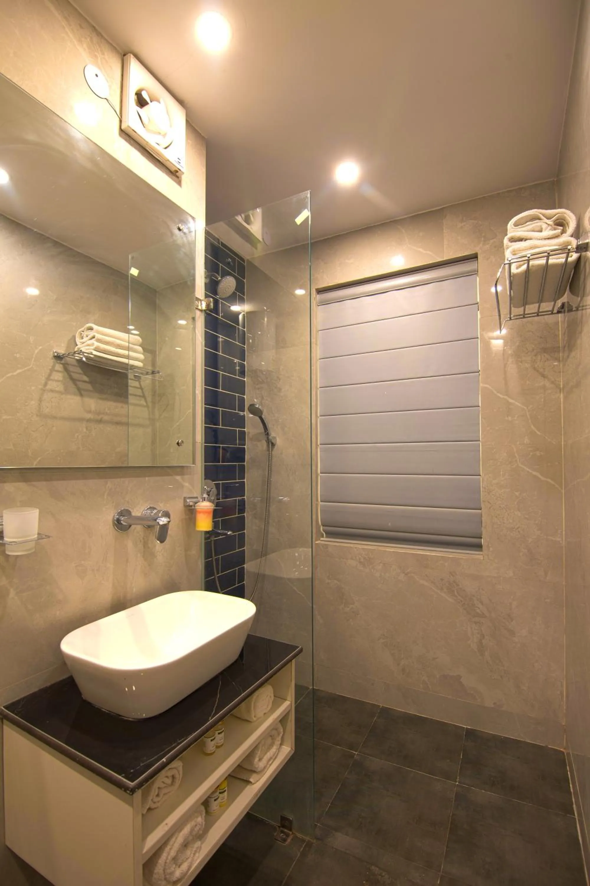 Shower in Hotel Bay Laurel Retreat