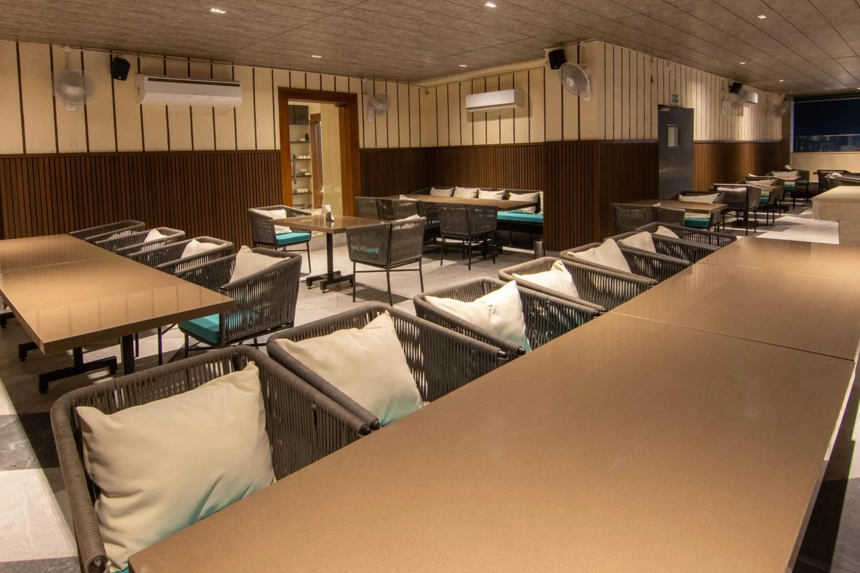 Restaurant/places to eat in Hotel Bay Laurel Retreat