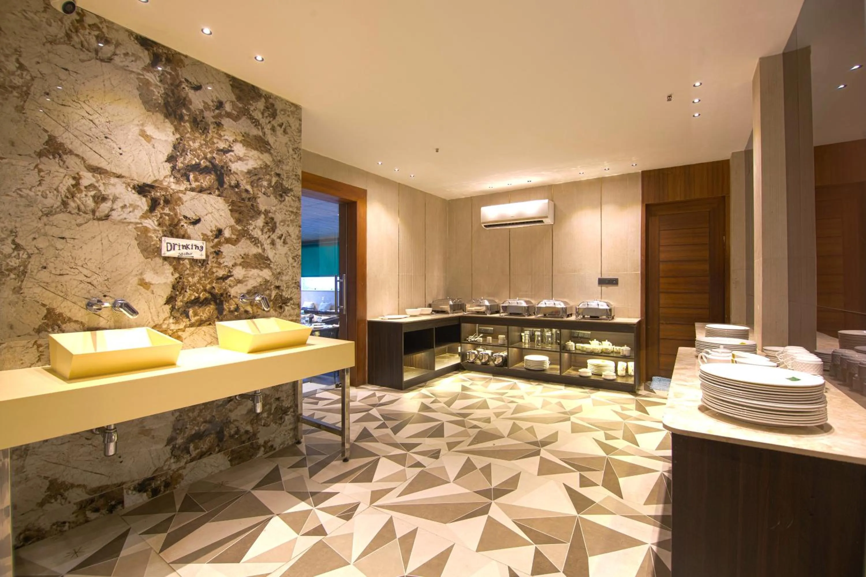 Restaurant/places to eat in Hotel Bay Laurel Retreat