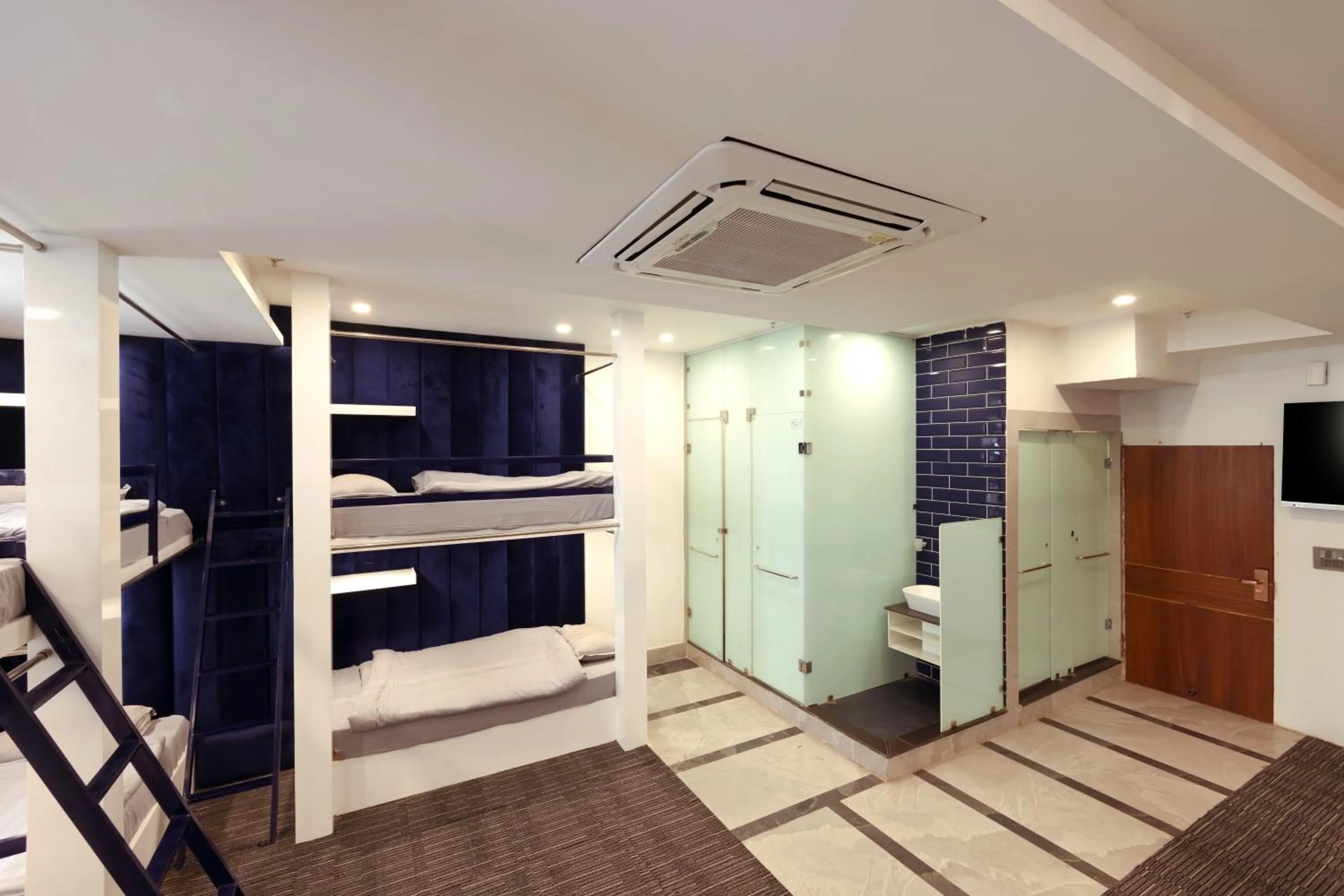 TV and multimedia, Bed in Hotel Bay Laurel Retreat