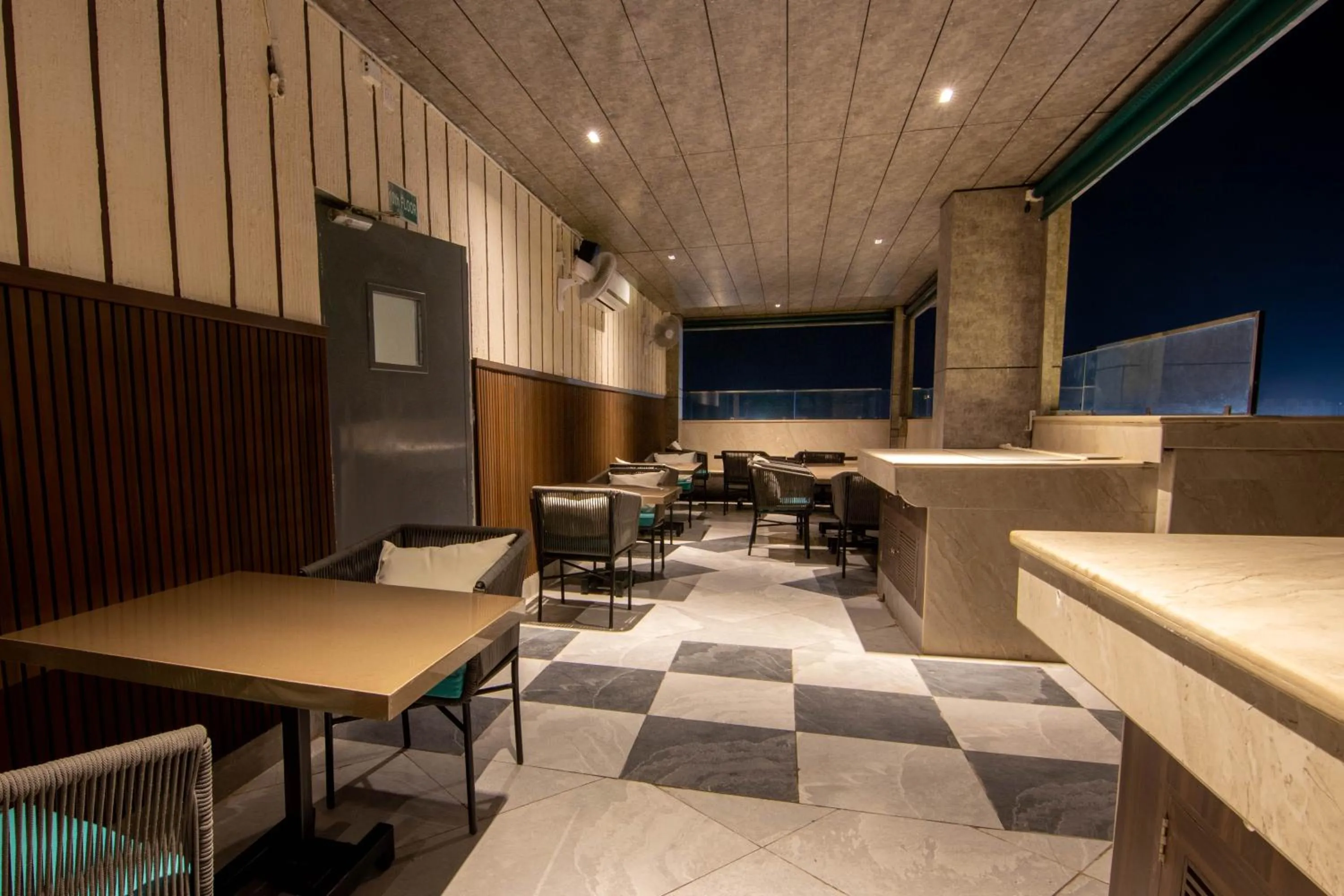 Restaurant/places to eat in Hotel Bay Laurel Retreat