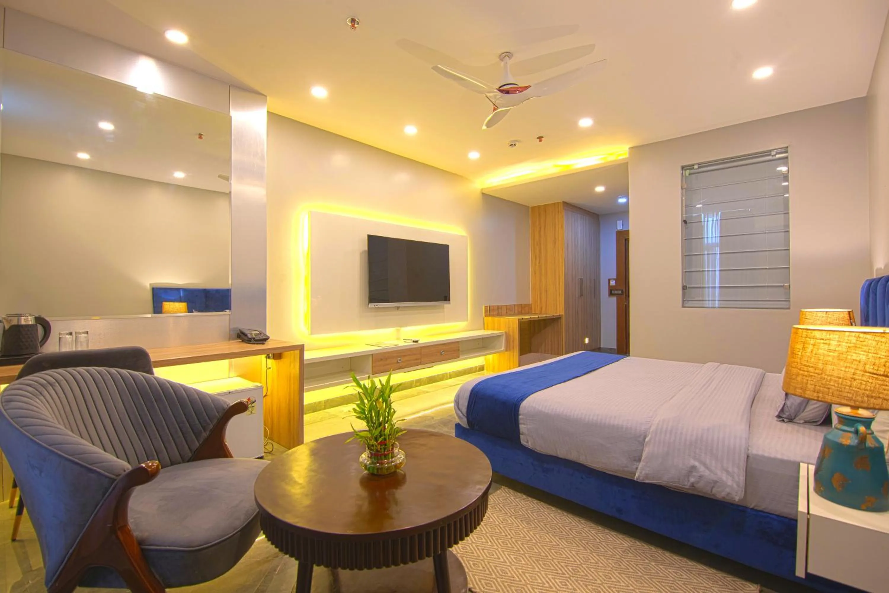 Photo of the whole room, Bed in Hotel Bay Laurel Retreat