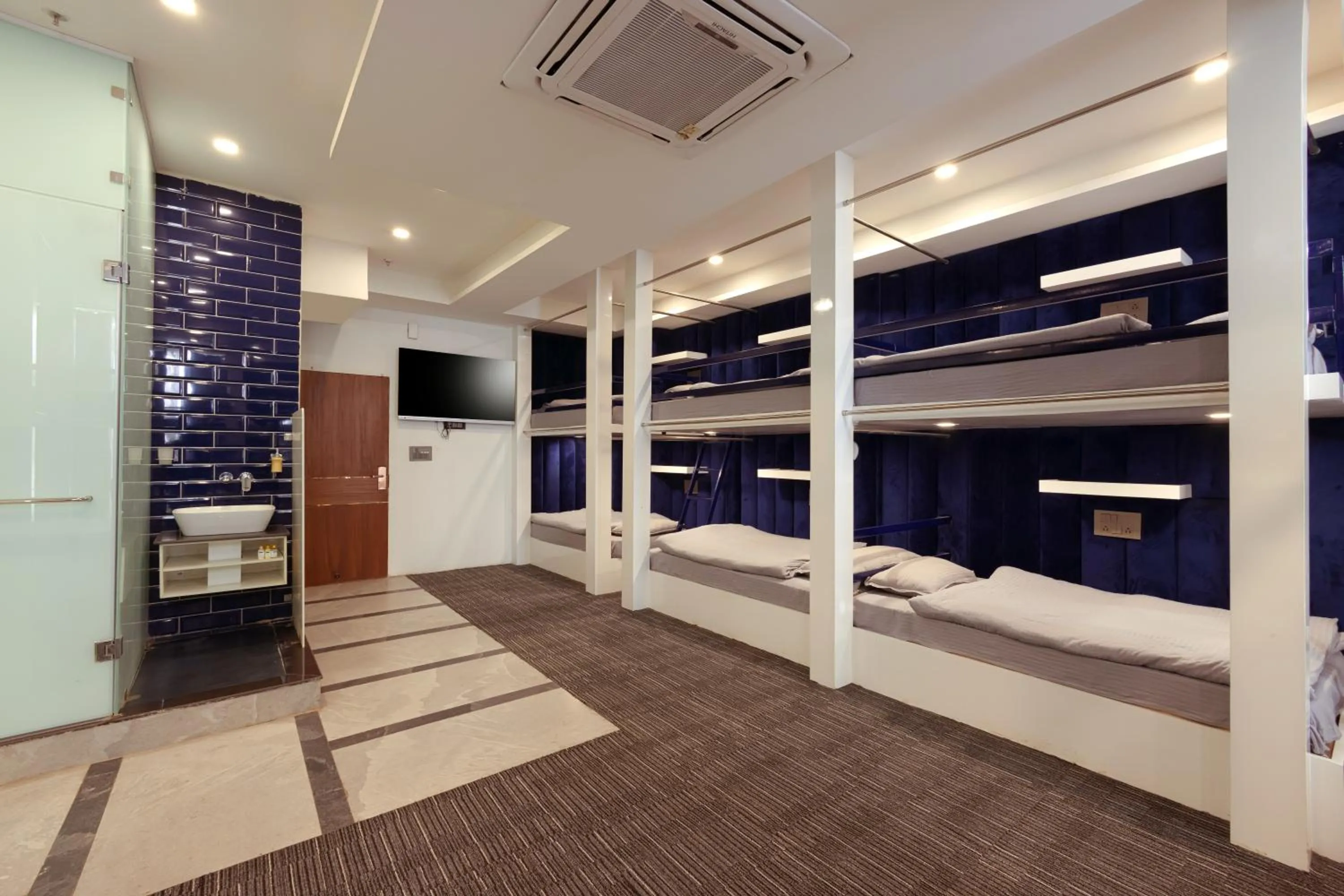 TV and multimedia, Bed in Hotel Bay Laurel Retreat