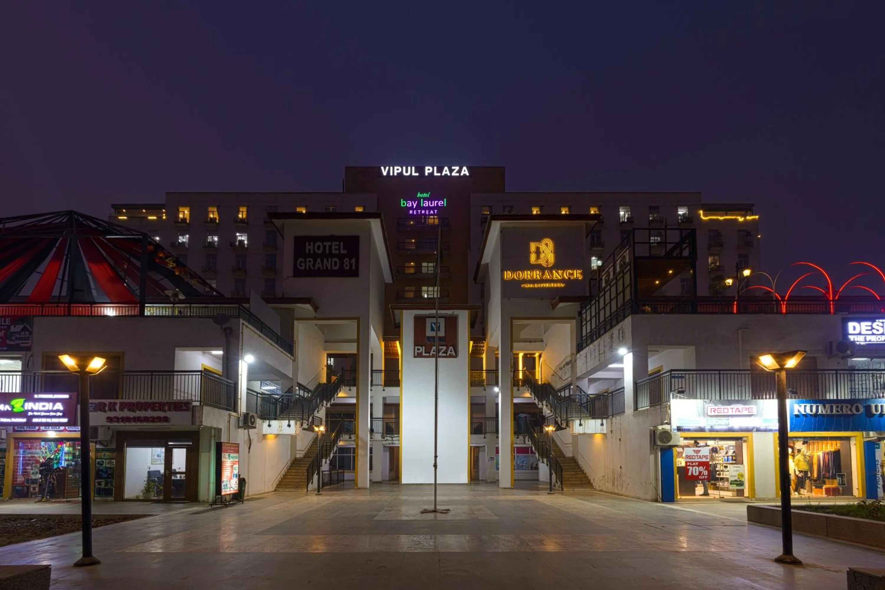 Property building in Hotel Bay Laurel Retreat