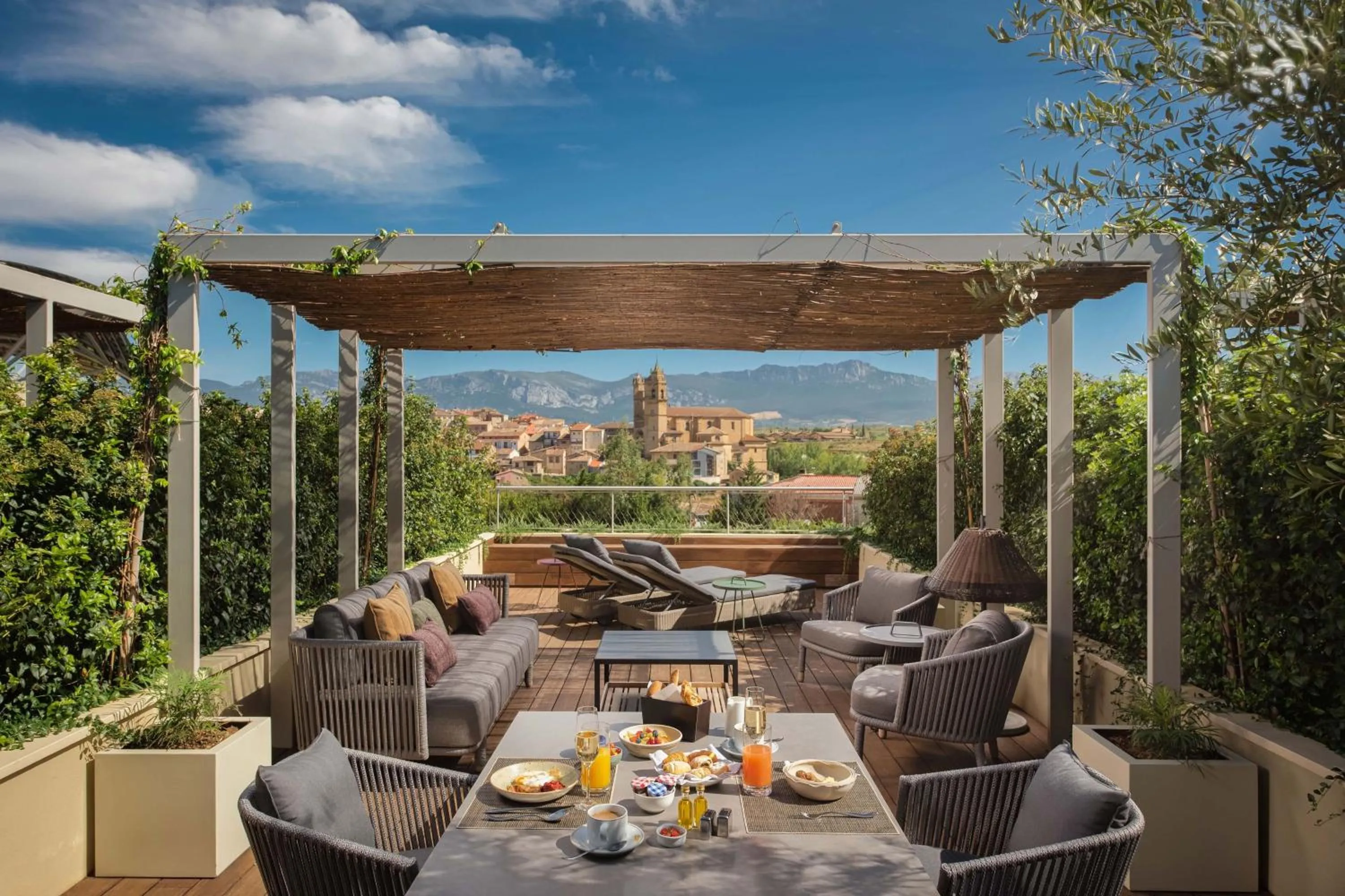 Photo of the whole room in Hotel Marqués de Riscal, a Luxury Collection Hotel, Elciego