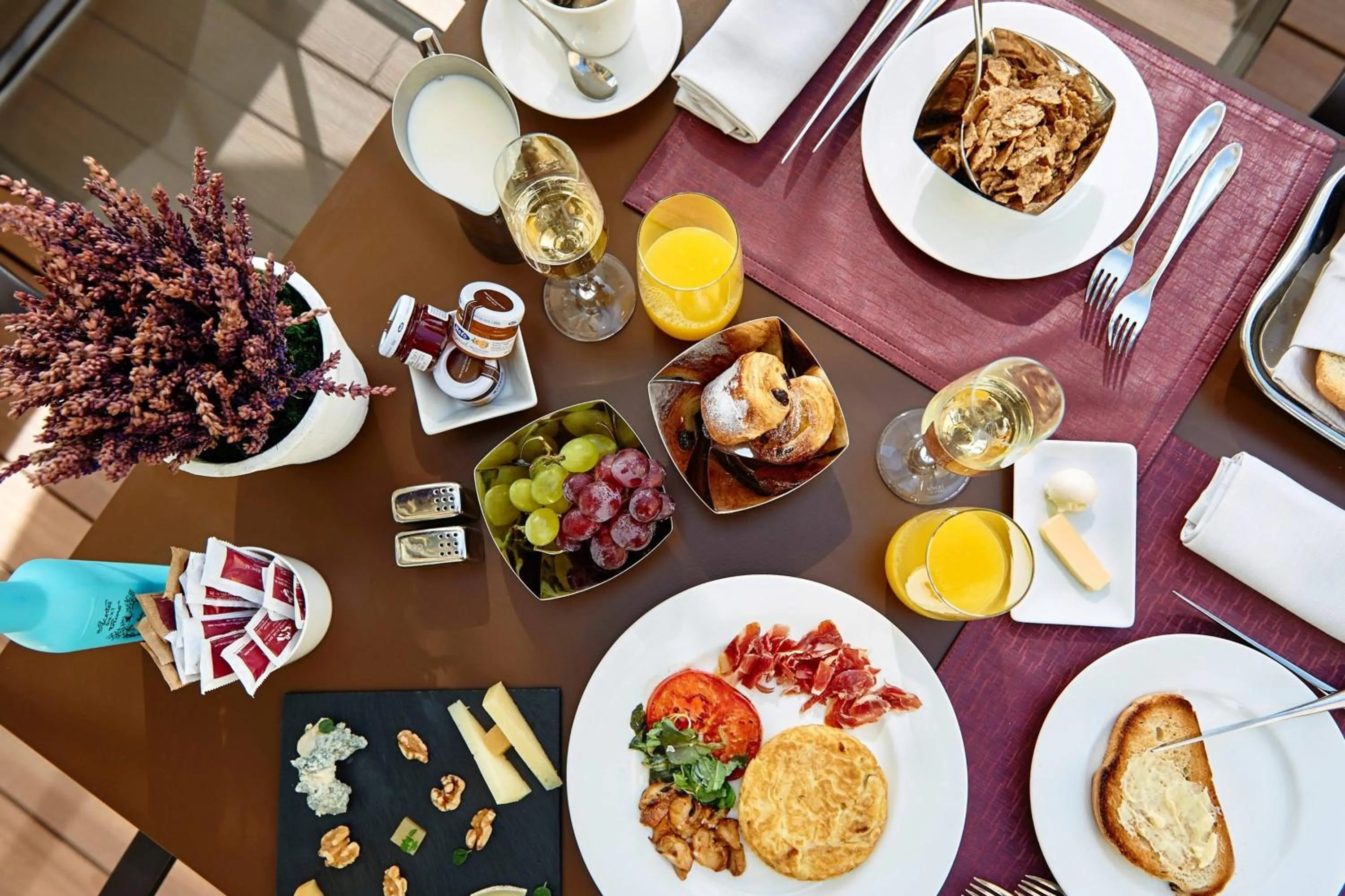 Breakfast in Hotel Marqués de Riscal, a Luxury Collection Hotel, Elciego