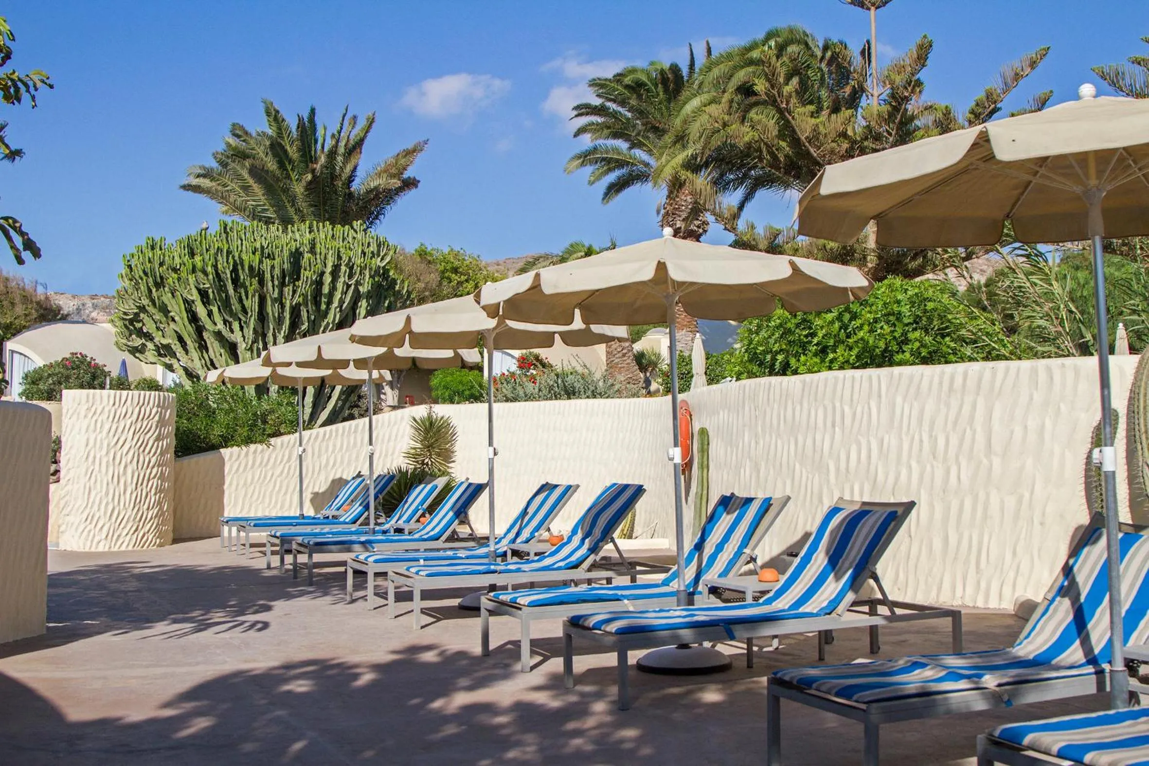 Swimming pool in Hotel LIVVO Risco del Gato Suites