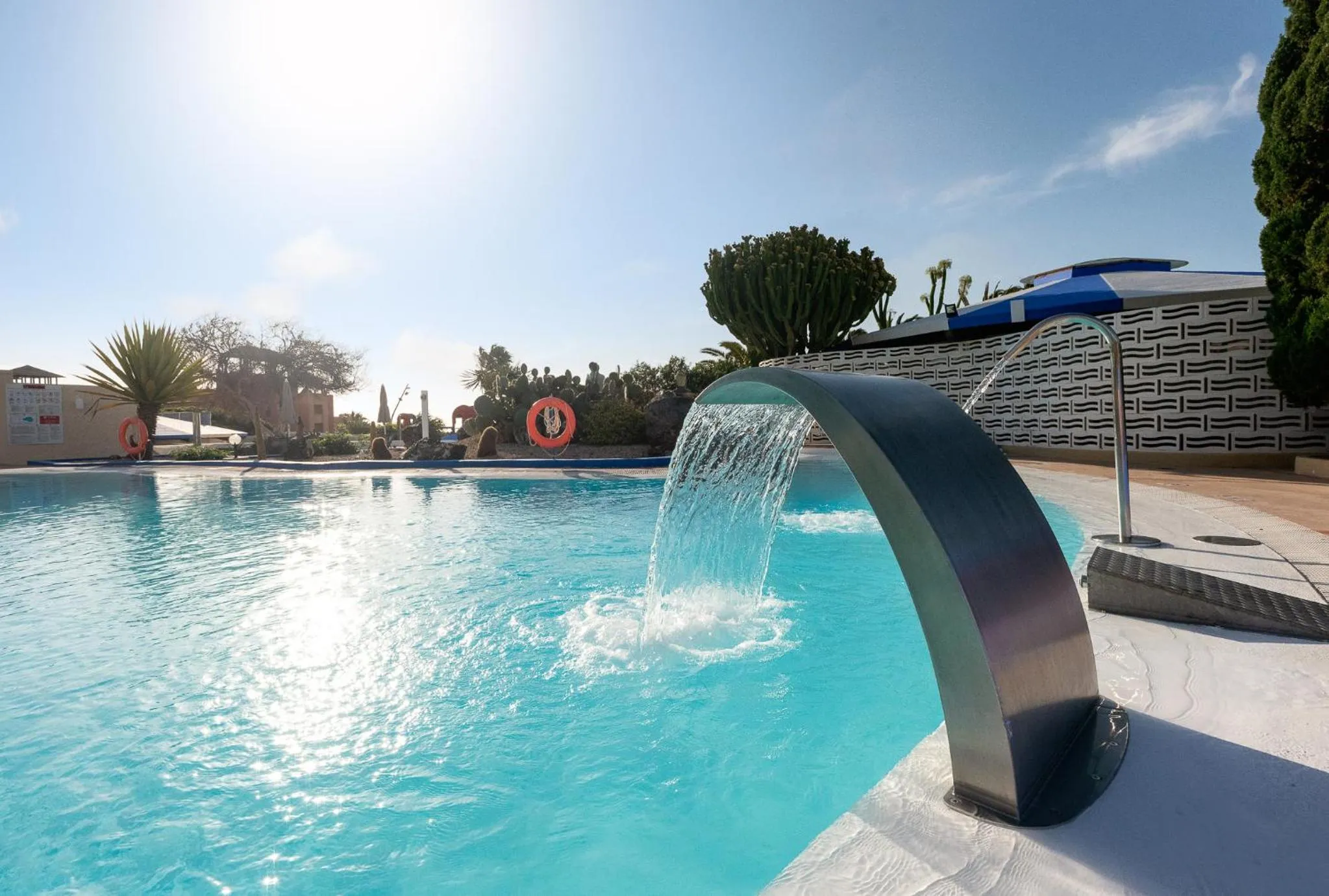 Swimming pool in Hotel LIVVO Risco del Gato Suites