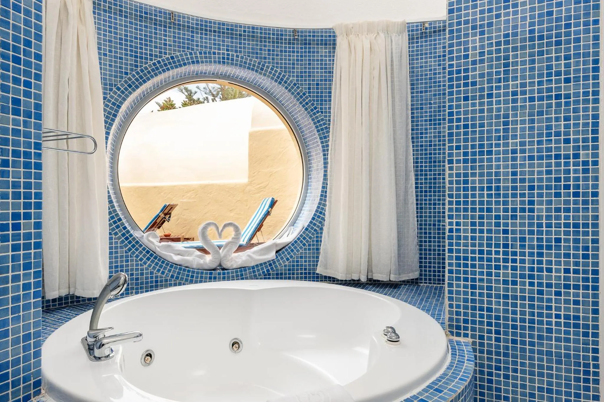 Bathroom in Hotel LIVVO Risco del Gato Suites